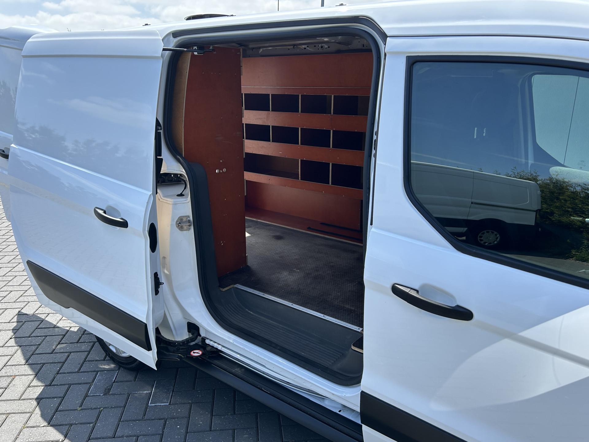 Foto 8 van Ford 1.5 EcoBlue Trend HP / L2H1 / 1e EIG. / AIRCO / CRUISE / INRICHTING / TREKHAAK