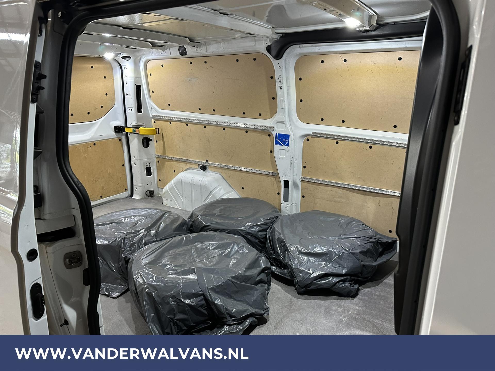 Foto 13 van Ford Transit Custom 2.0 TDCI L2H1 Euro6 Airco | Camera | Navigatie | LED | Apple Carplay