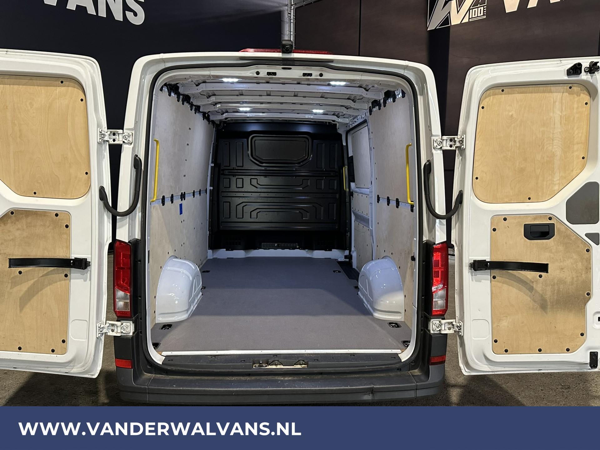 Foto 3 van Volkswagen Crafter 2.0TDI L3H2 L2H1 Airco | Camera | Bijrijdersbank |