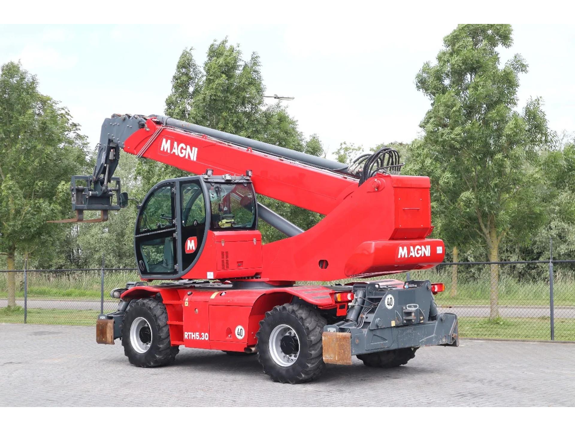 Foto 3 van Magni RTH 5.30 S | REMOTE CONTROL | HYDRAULIC FORKS