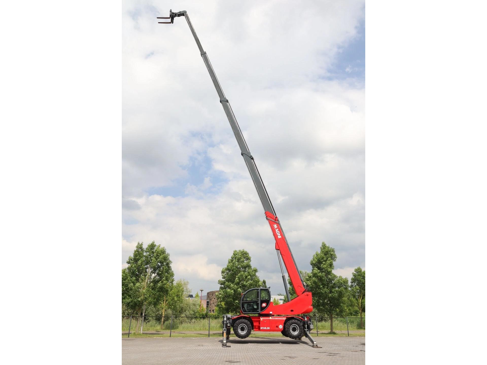 Foto 7 van Magni RTH 5.30 S | REMOTE CONTROL | HYDRAULIC FORKS