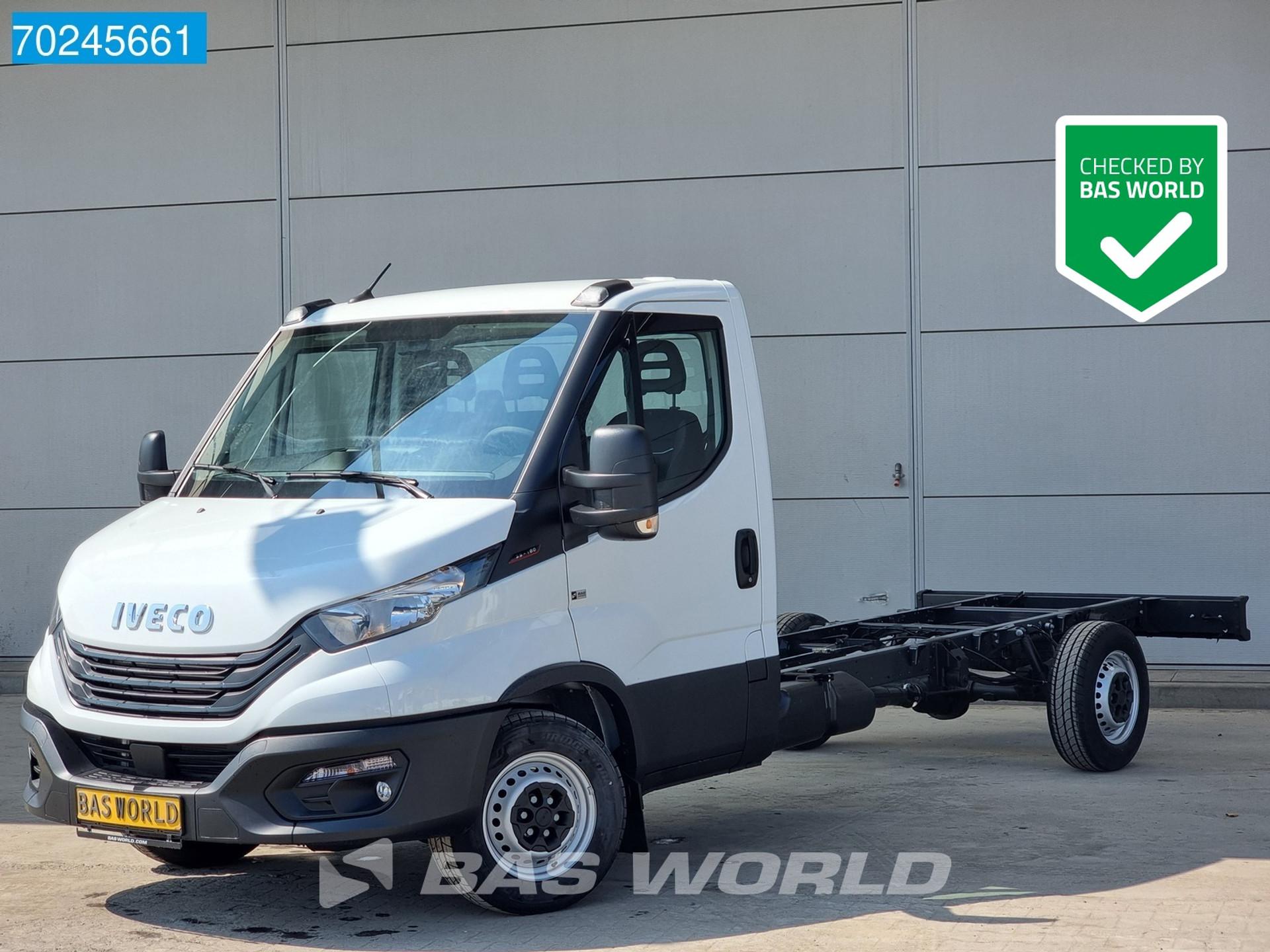 Foto 1 van Iveco Daily 35S18 3.0L 180PK 4100wb Airco Cruise Chassis cabine Fahrgestell Nieuw 2024 Airco Cruise control
