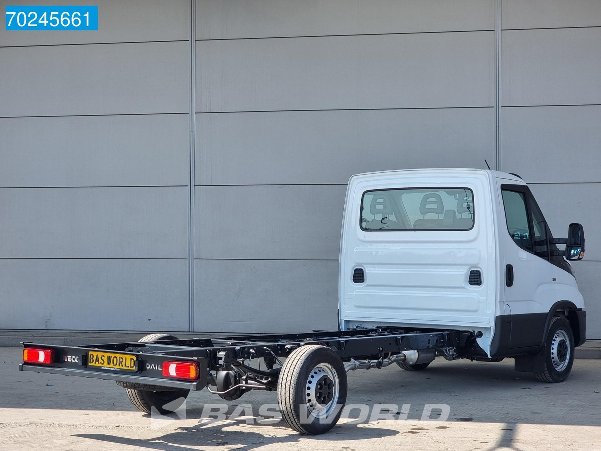 Foto 5 van Iveco Daily 35S18 3.0L 180PK 4100wb Airco Cruise Chassis cabine Fahrgestell Nieuw 2024 Airco Cruise control