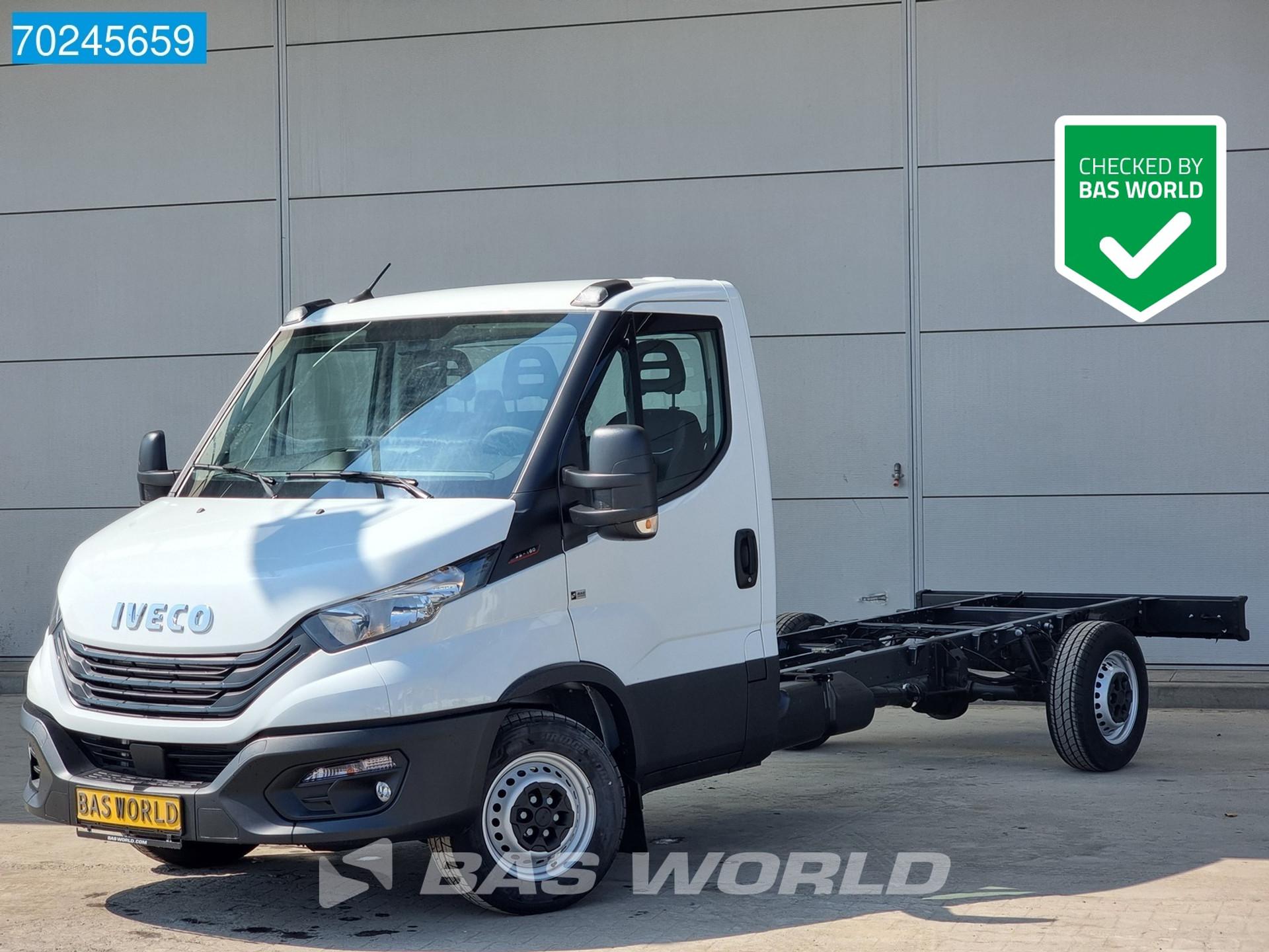 Foto 1 van Iveco Daily 35S18 3.0L 180PK 4100wb Airco Cruise Chassis cabine Fahrgestell Nieuw 2024 Airco Cruise control