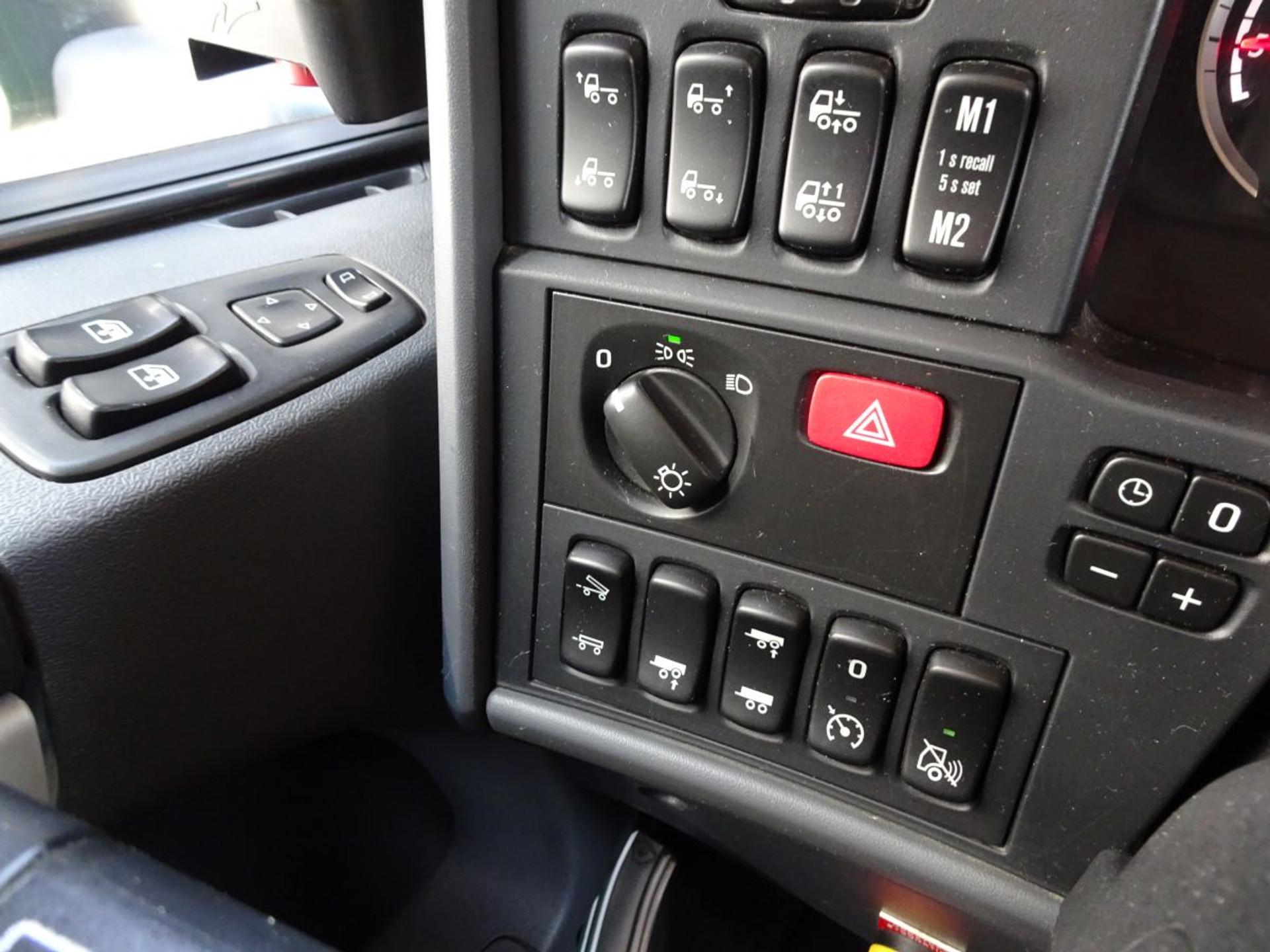 Foto 12 van Scania R520 V8 6x2 HAAKARM / ABROLKIPPER / FULL AIR SUSPENSION