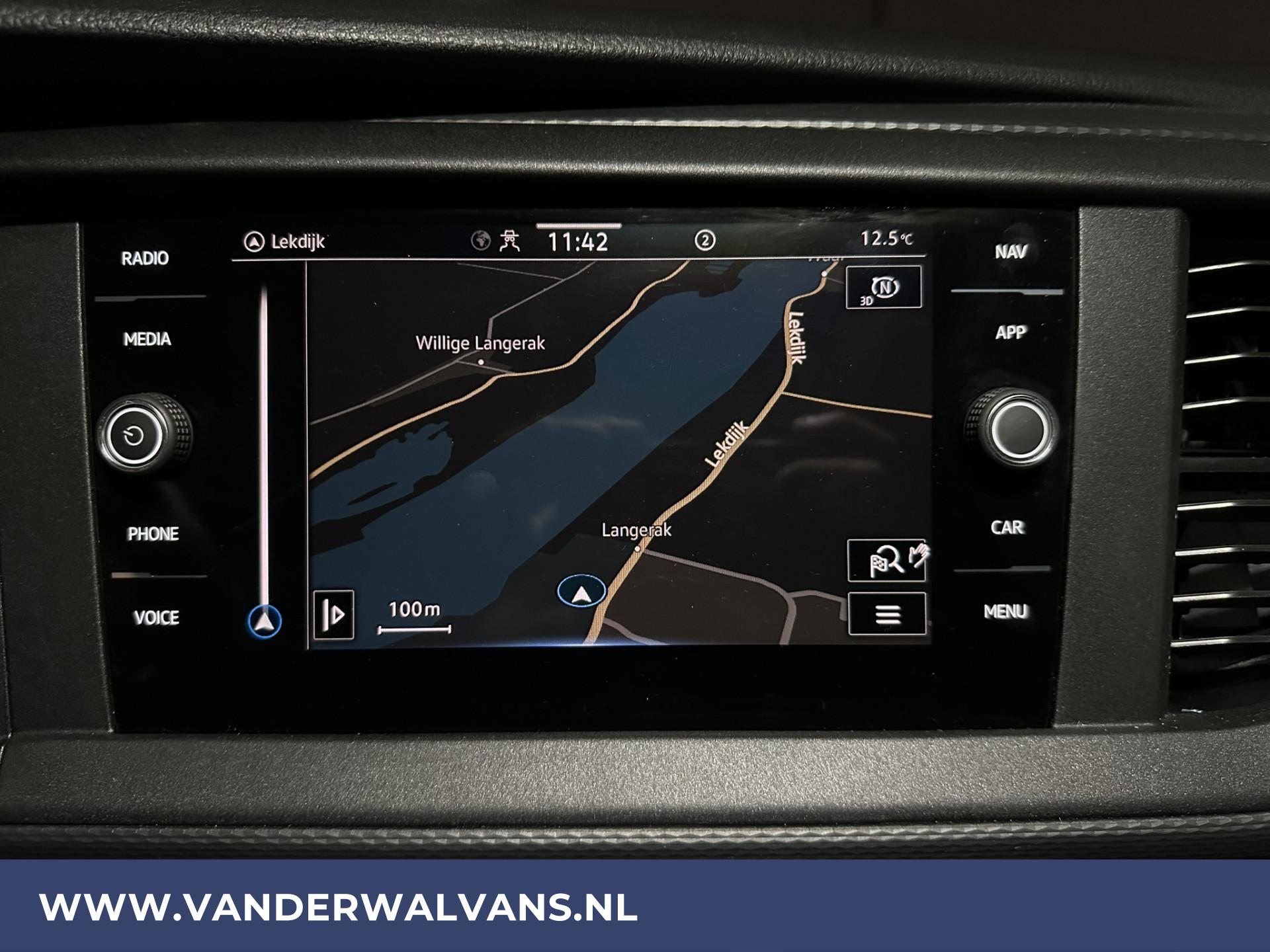 Foto 5 van Volkswagen Transporter 2.0 TDI L2H1 Fabrieksgarantie Euro6 Airco | Navigatie | Apple Carplay | Cruisecontrol | Trekhaak