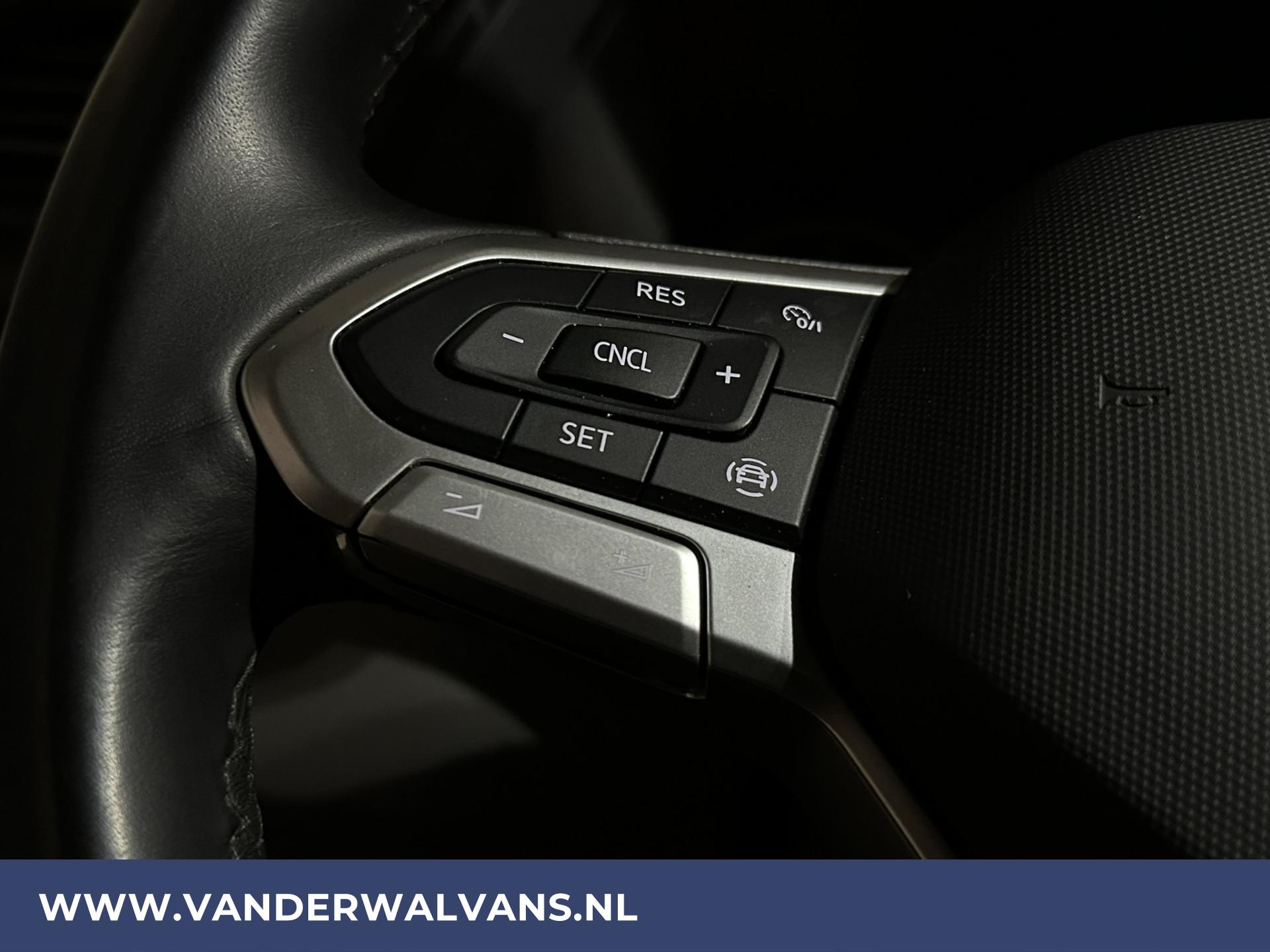 Foto 8 van Volkswagen Transporter 2.0 TDI L2H1 Fabrieksgarantie Euro6 Airco | Navigatie | Apple Carplay | Cruisecontrol | Trekhaak