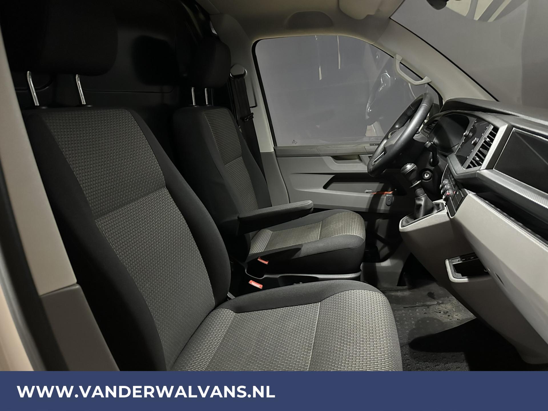 Foto 9 van Volkswagen Transporter 2.0 TDI L2H1 Fabrieksgarantie Euro6 Airco | Navigatie | Apple Carplay | Cruisecontrol | Trekhaak