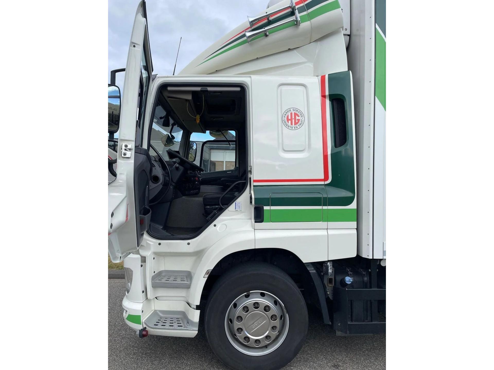 Foto 26 van DAF CF 330 6X2 2017 schmitz + thermo-king T1200