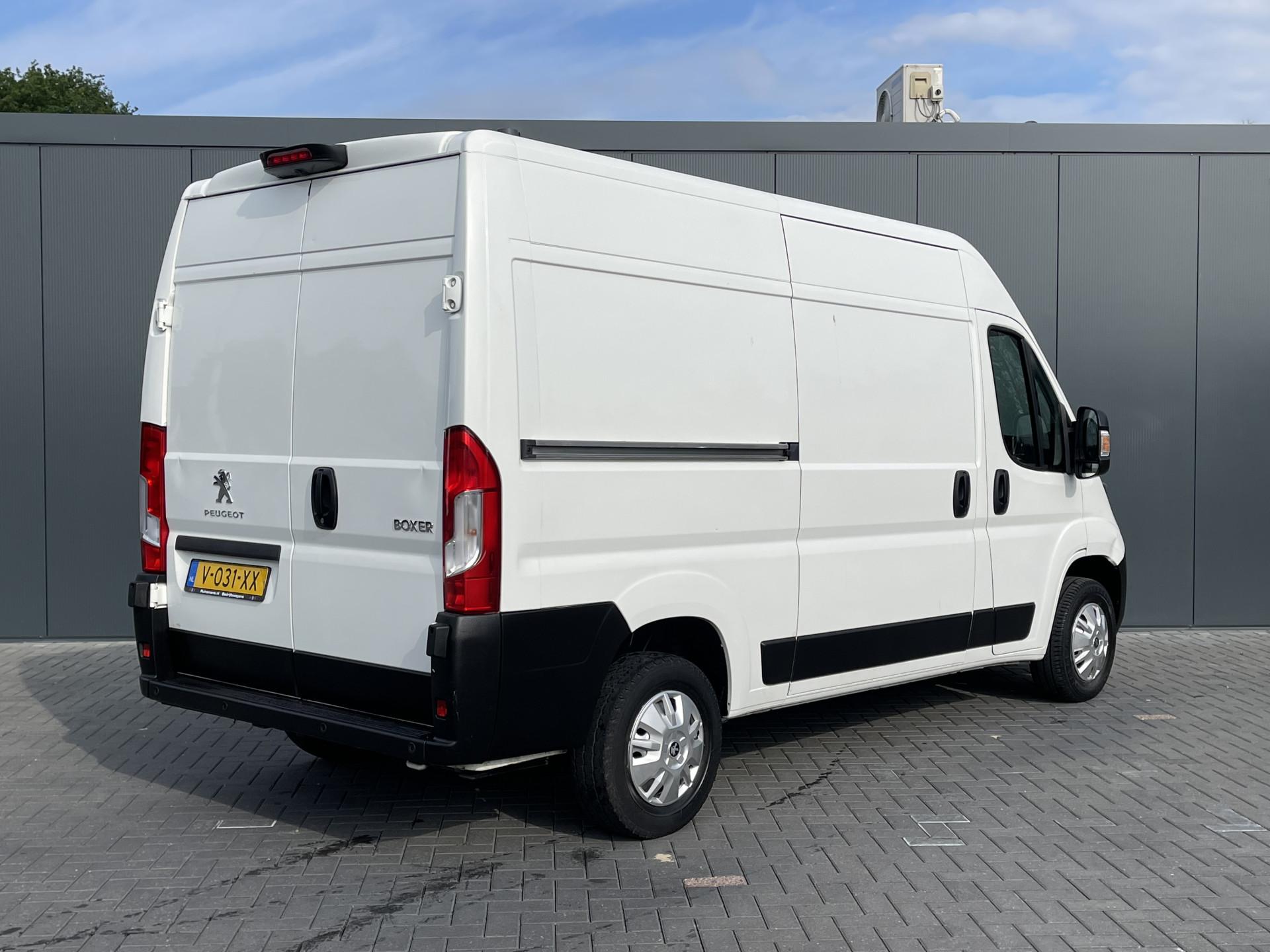 Foto 2 van Peugeot Boxer 2.0 BlueHDI 131 PK / L2H2 / 1e EIG. / BPM VRIJ !! / AIRCO / CRUISE / NAVI / CAMERA / PDC / 3-ZITS / LED