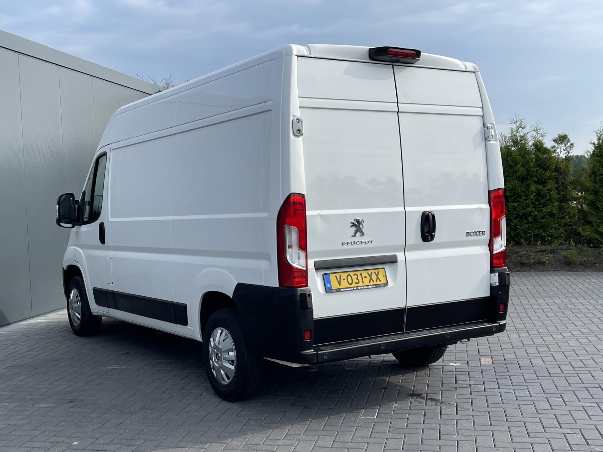 Foto 4 van Peugeot Boxer 2.0 BlueHDI 131 PK / L2H2 / 1e EIG. / BPM VRIJ !! / AIRCO / CRUISE / NAVI / CAMERA / PDC / 3-ZITS / LED