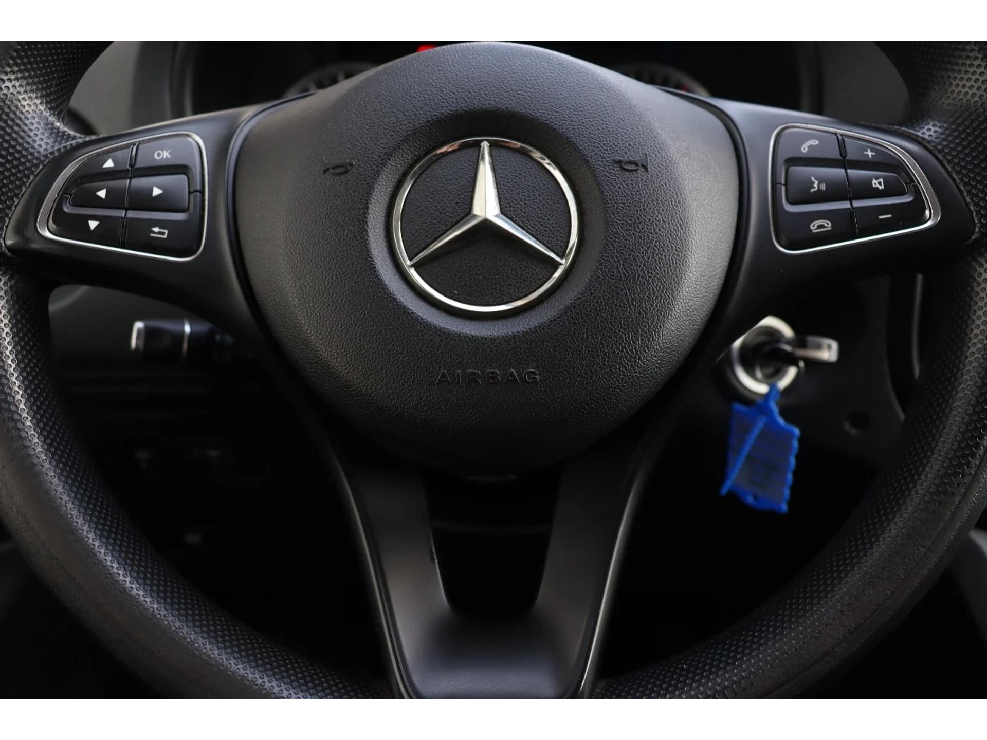 Foto 23 van Mercedes-Benz Vito 111 CDi Lang l Imperiaal l Airco l Camera l Cruise Control