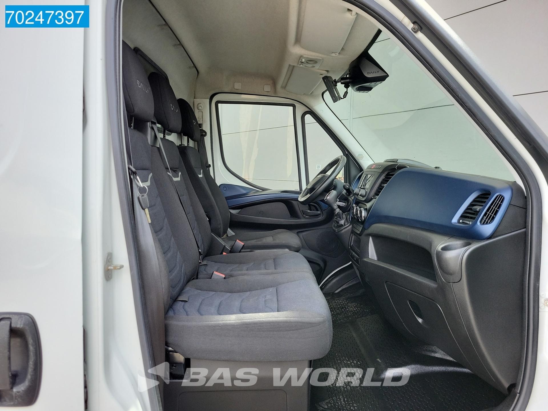 Foto 13 van Iveco Daily 35S16 Automaat L3H2 LED Airco Cruise Camera L4H2 16m3 Airco Cruise control
