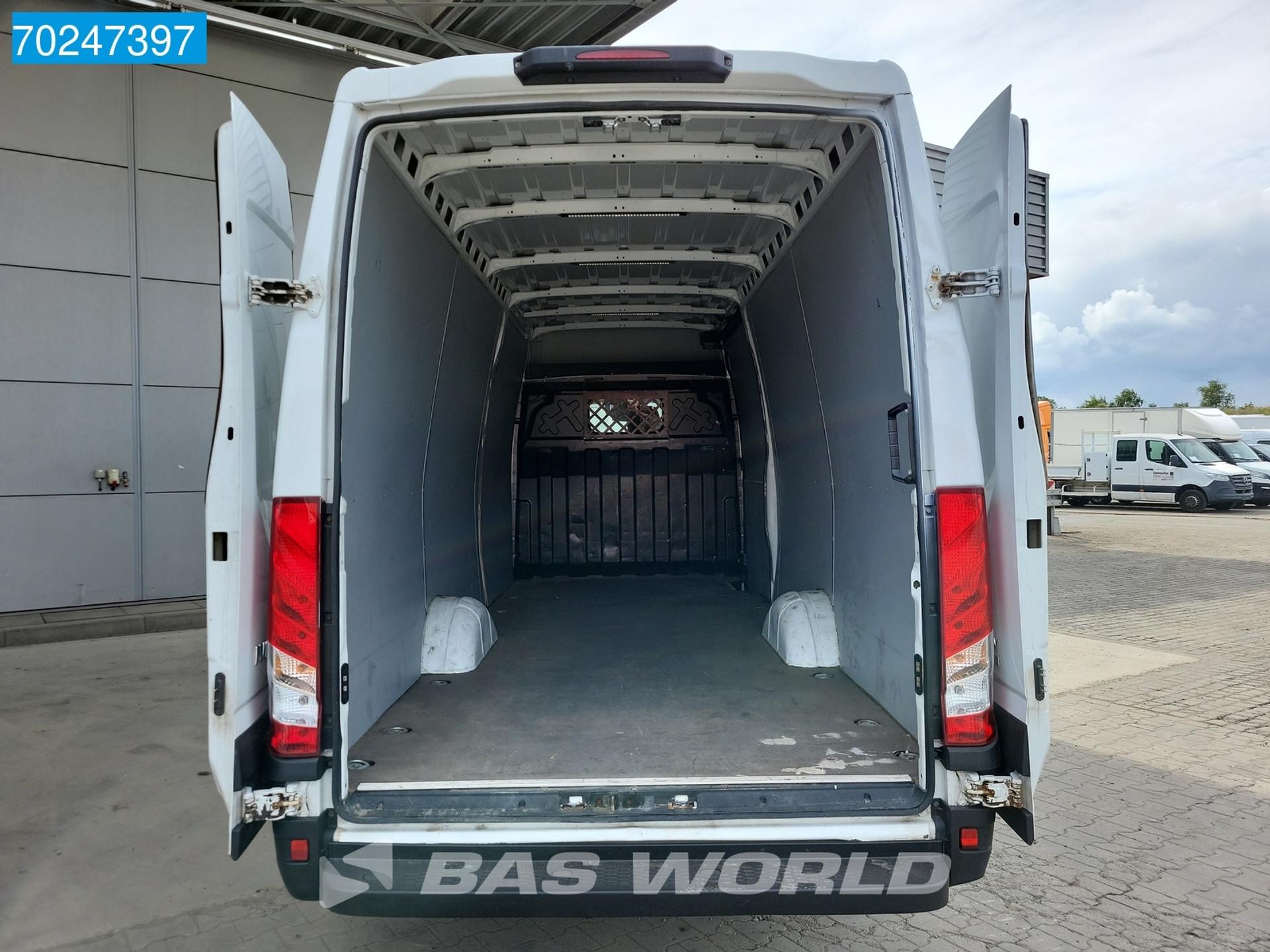 Foto 6 van Iveco Daily 35S16 Automaat L3H2 LED Airco Cruise Camera L4H2 16m3 Airco Cruise control