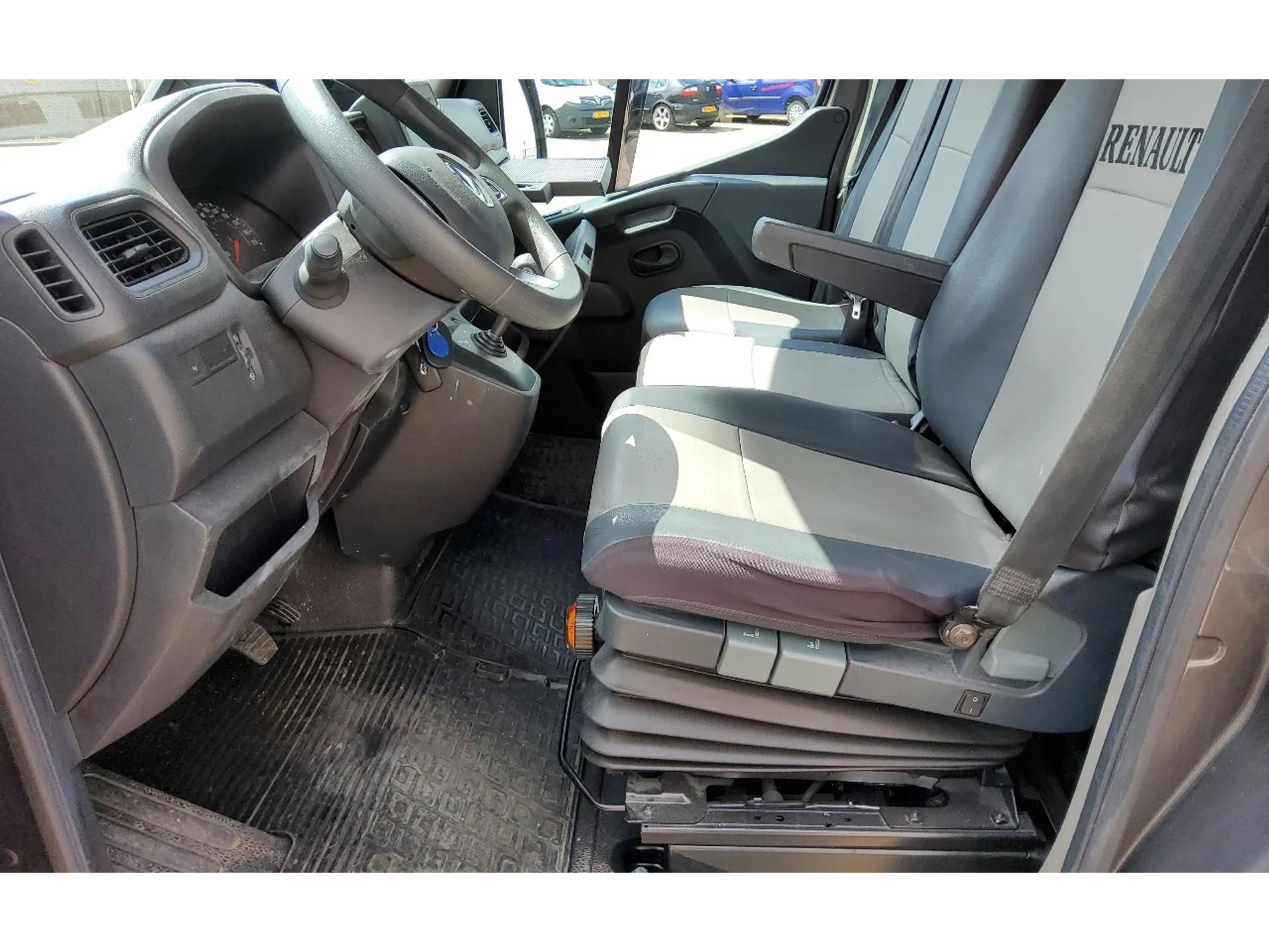 Foto 10 van Renault Master 180.35 L2H2 AUTOMAAT - EURO 6 - METALLIC ASFALT GRIJS - VNN-52-G