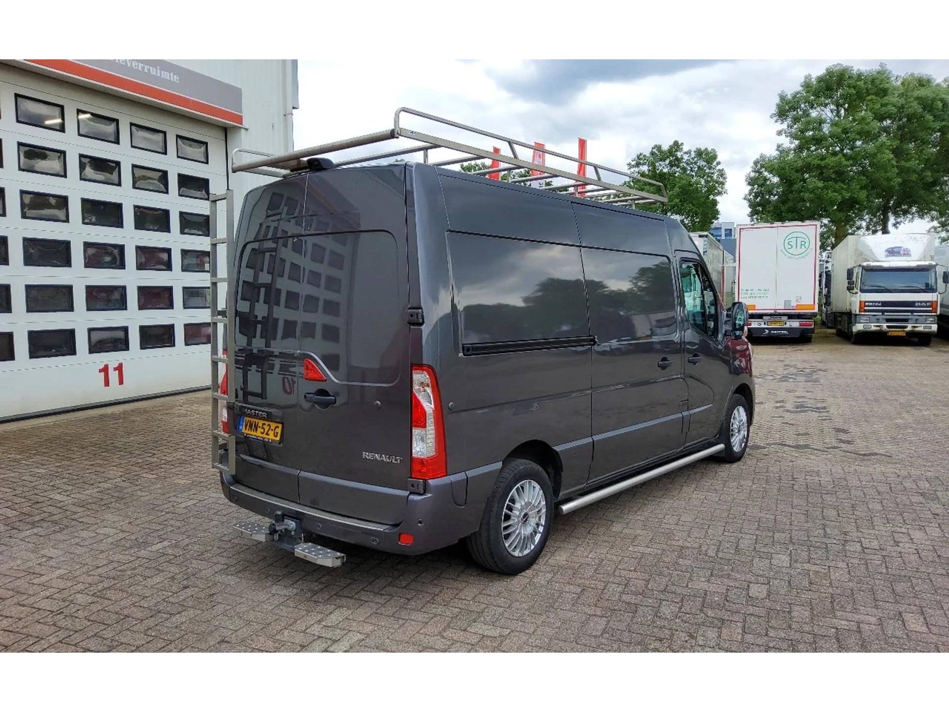 Foto 3 van Renault Master 180.35 L2H2 AUTOMAAT - EURO 6 - METALLIC ASFALT GRIJS - VNN-52-G