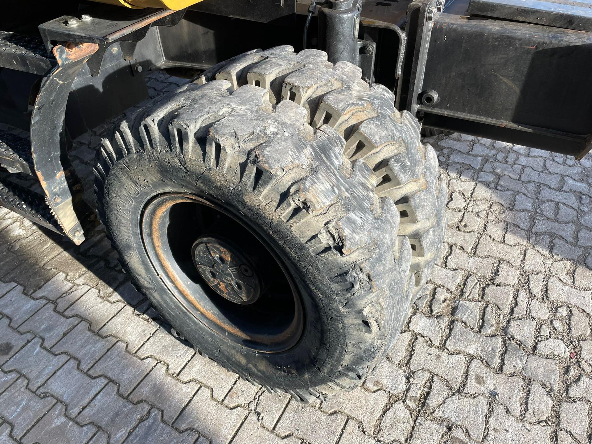 Foto 12 van Cat M314F