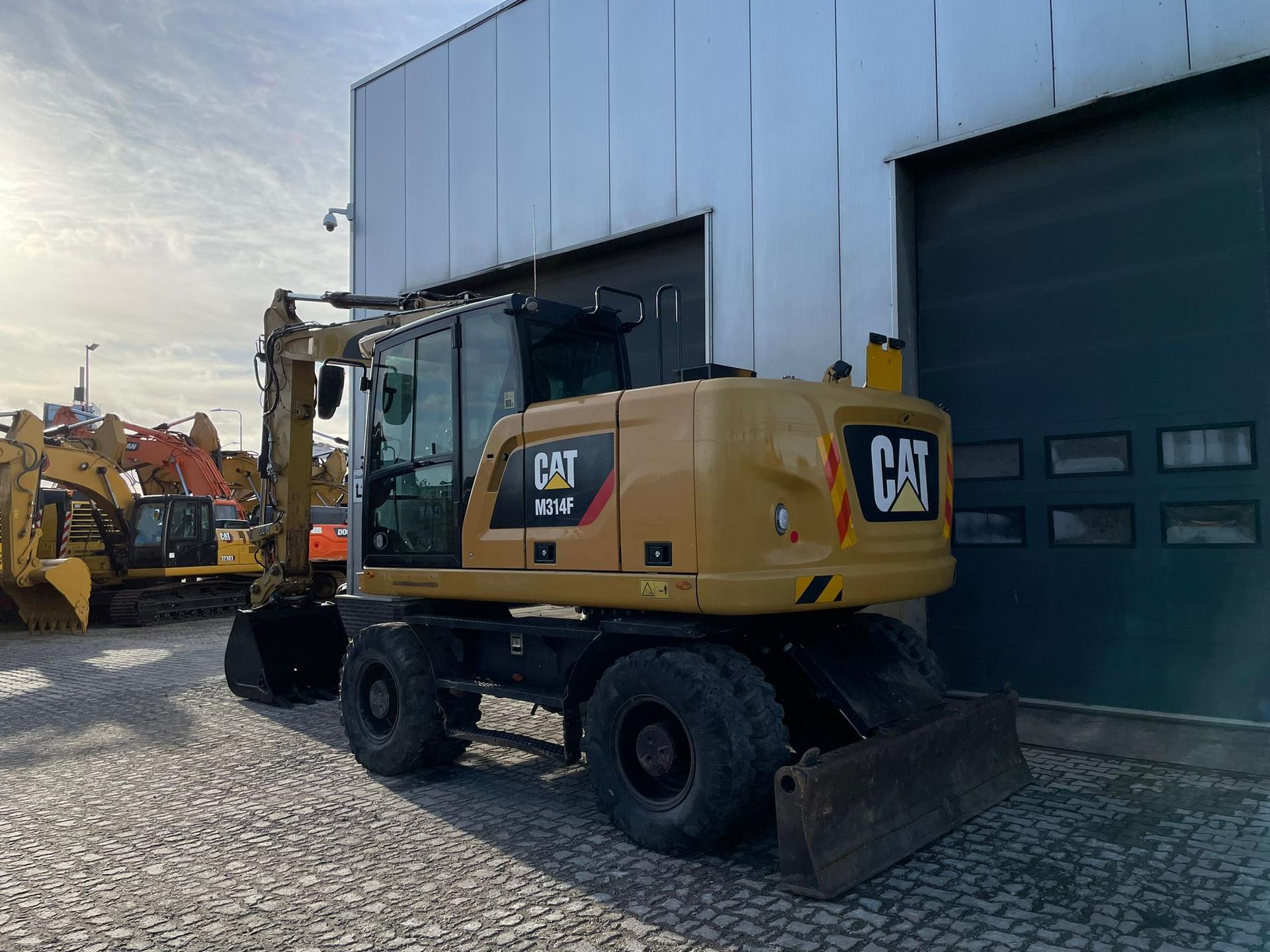 Foto 3 van Cat M314F