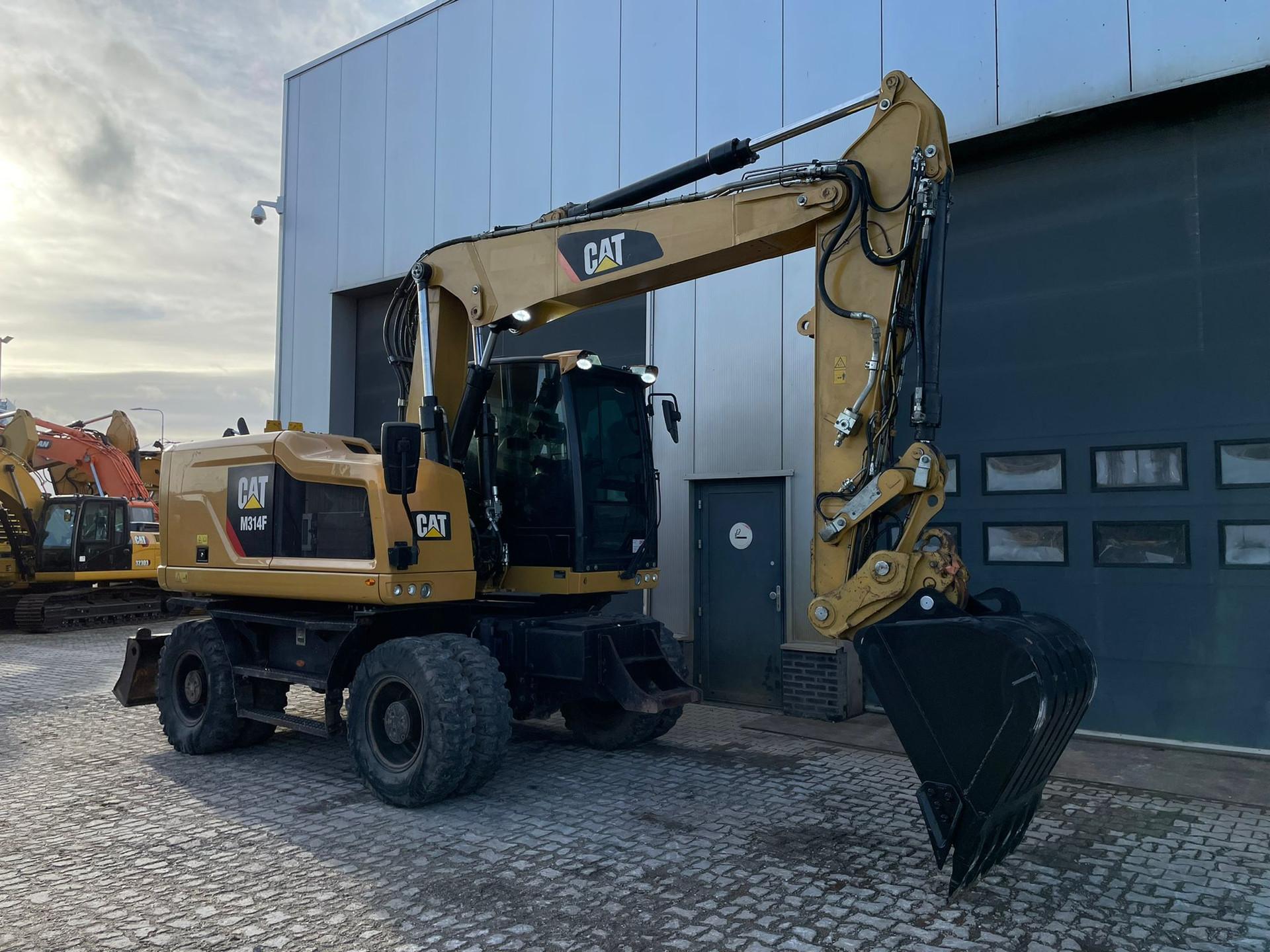 Foto 4 van Cat M314F