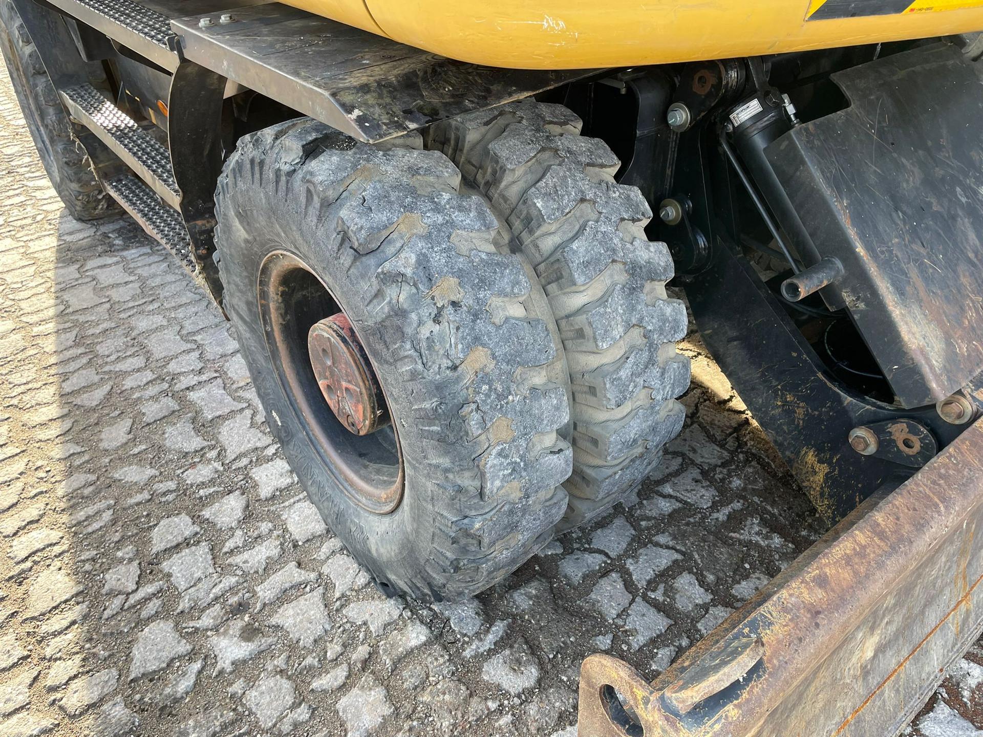 Foto 9 van Cat M314F