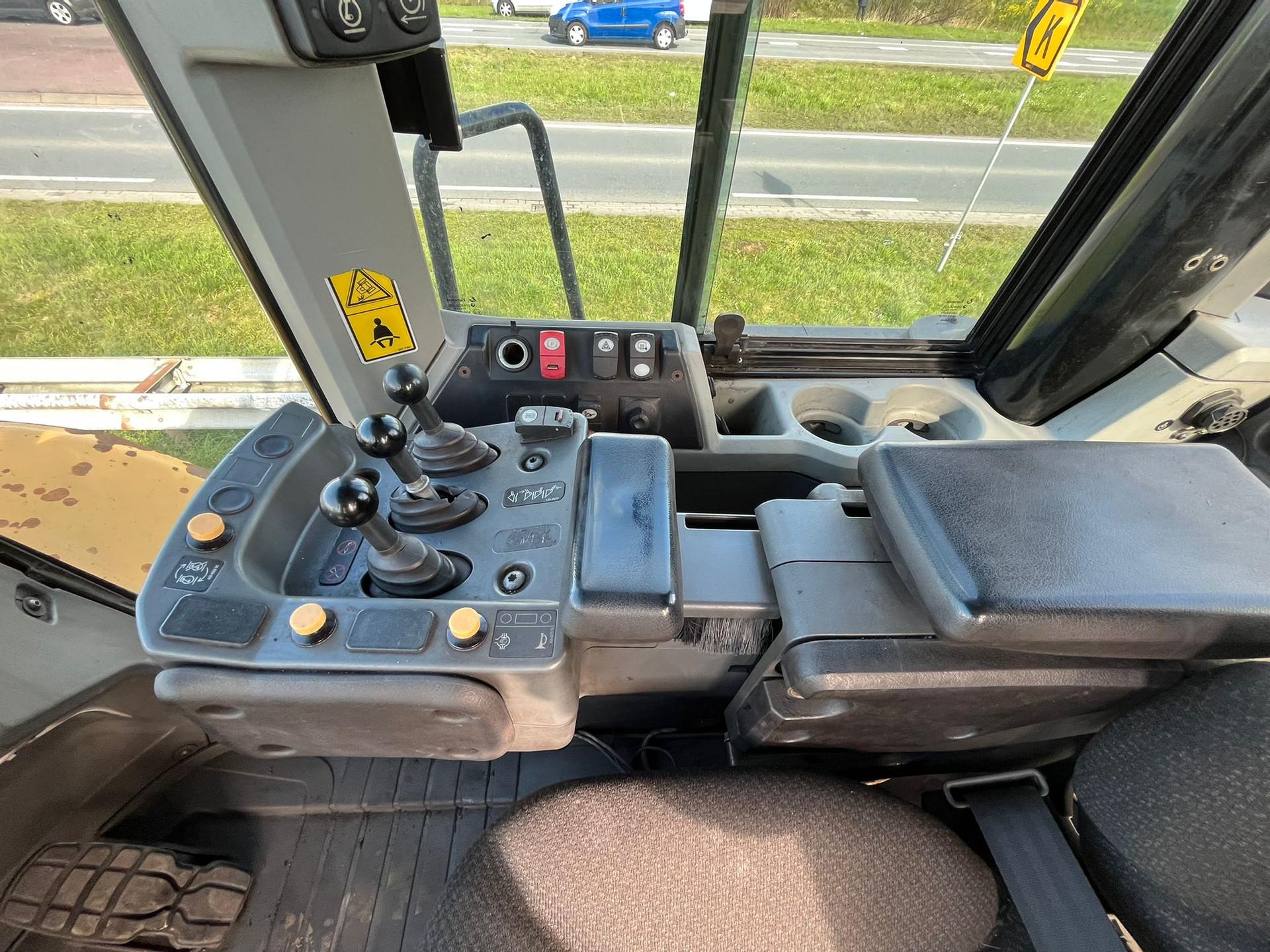 Foto 10 van Cat 966M XE XE