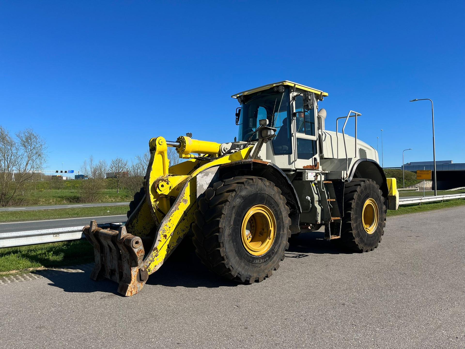 Foto 2 van Cat 972M XE