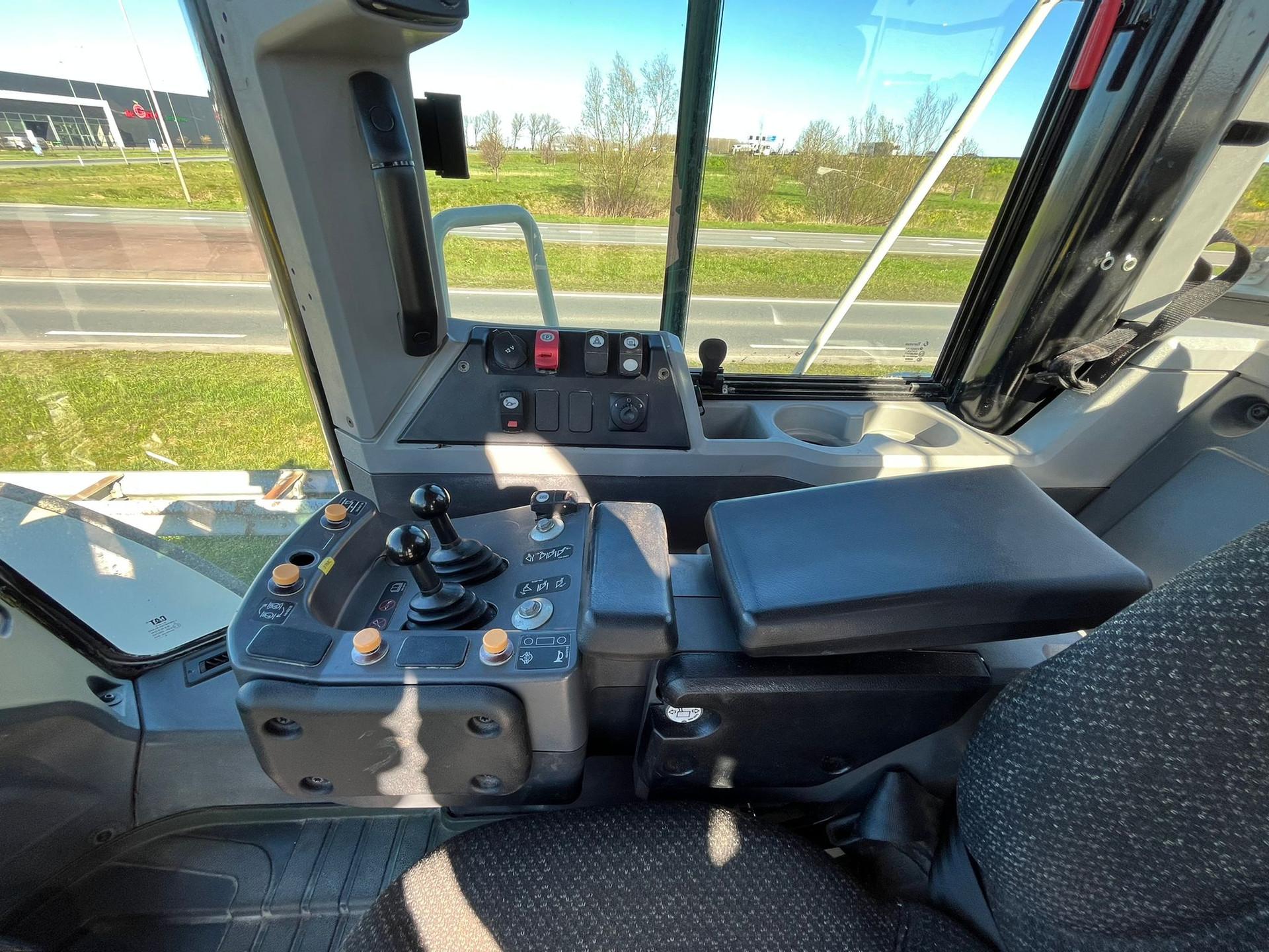 Foto 21 van Cat 972M XE