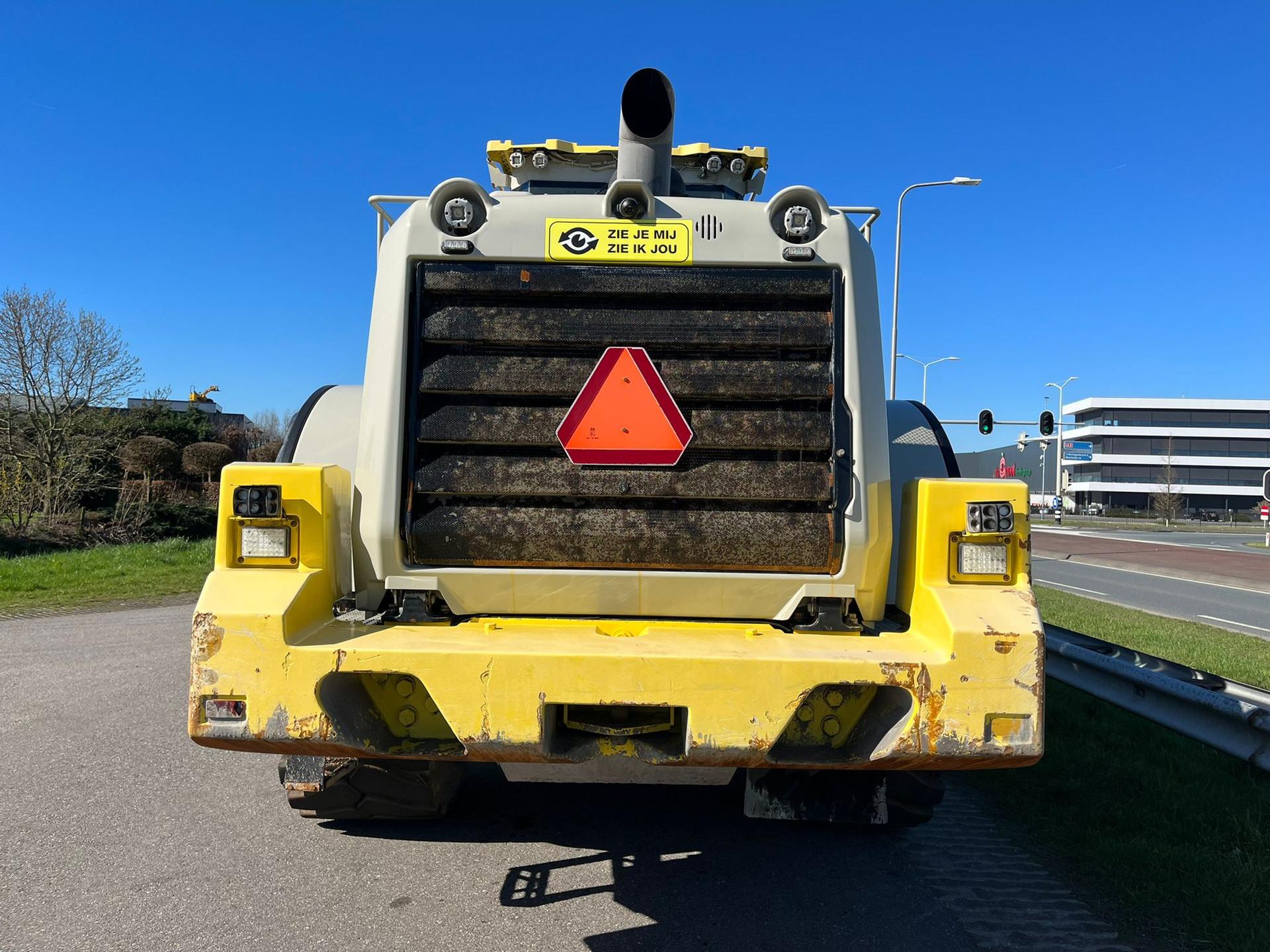Foto 4 van Cat 972M XE