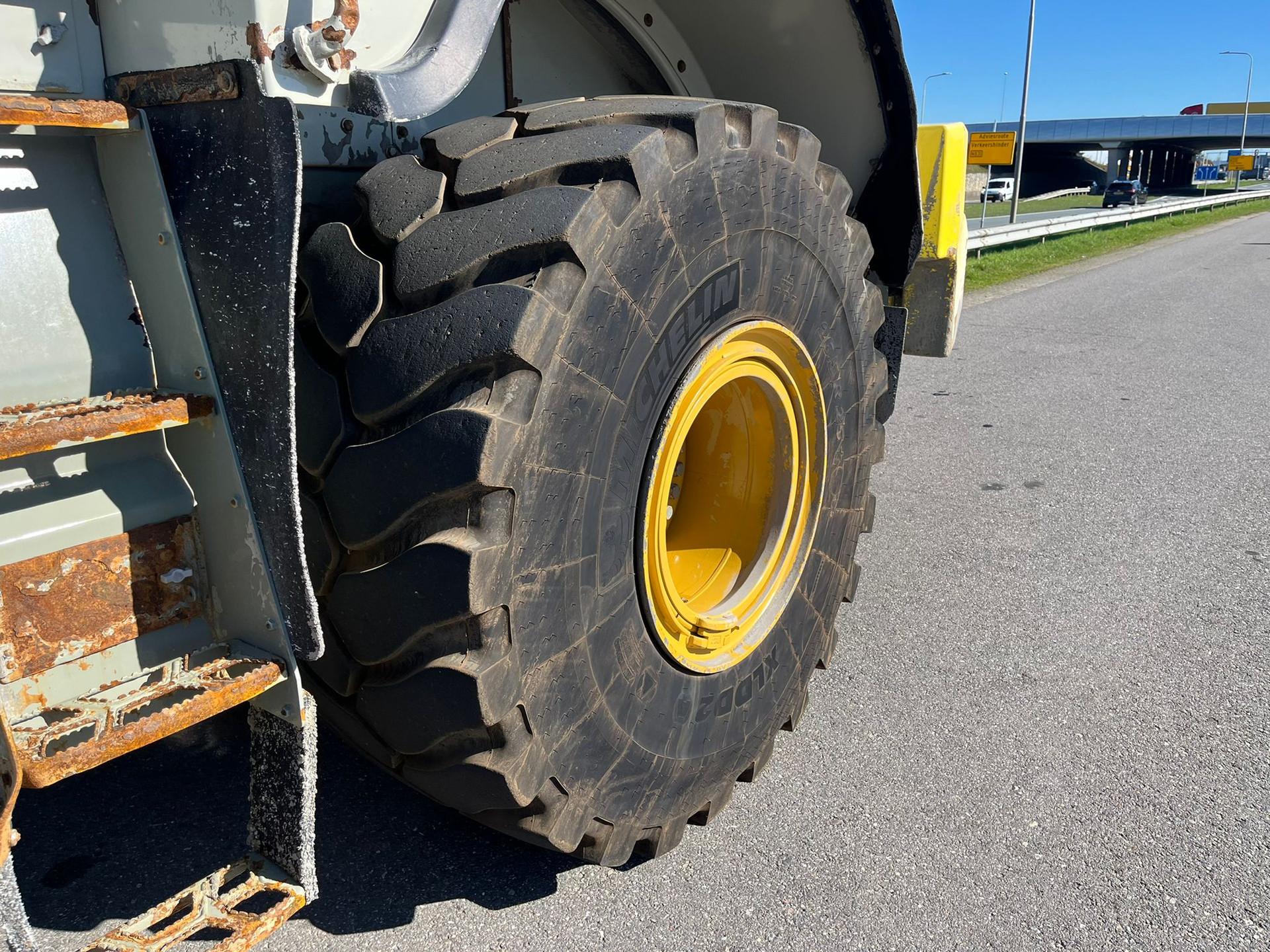 Foto 9 van Cat 972M XE