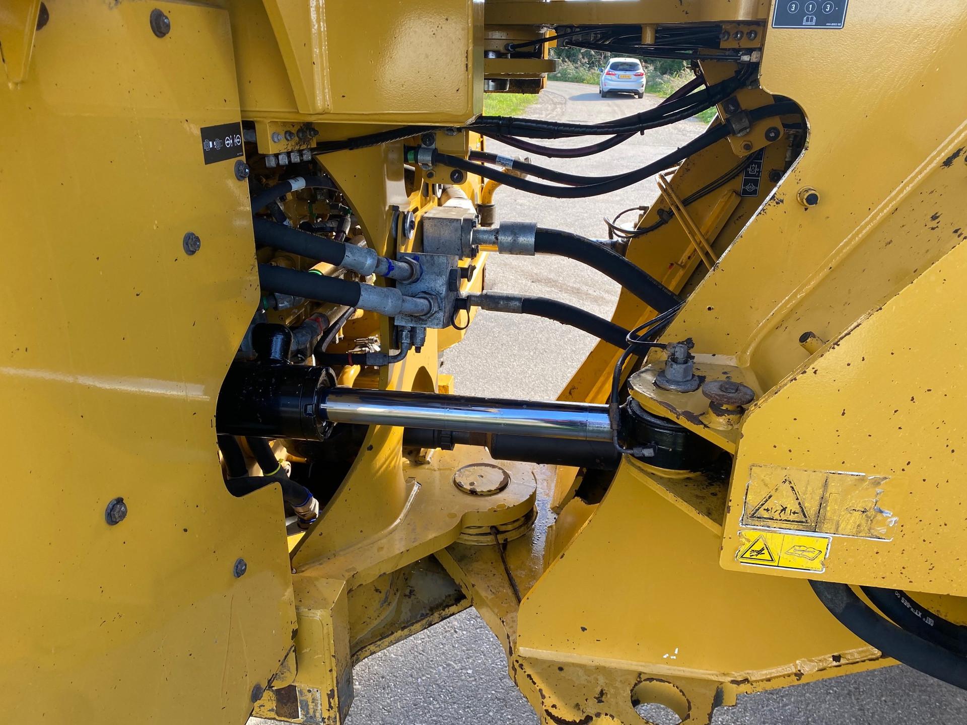 Foto 12 van Cat 966M XE