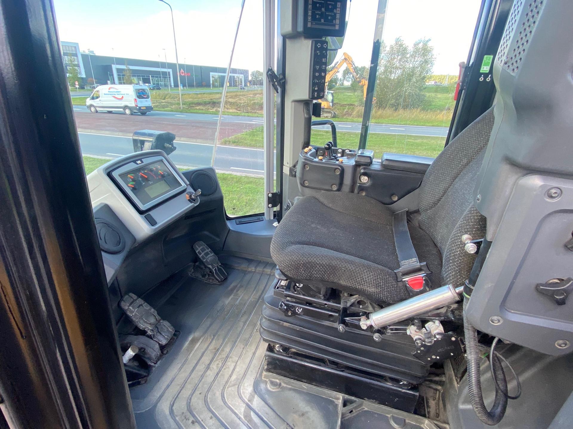 Foto 16 van Cat 966M XE