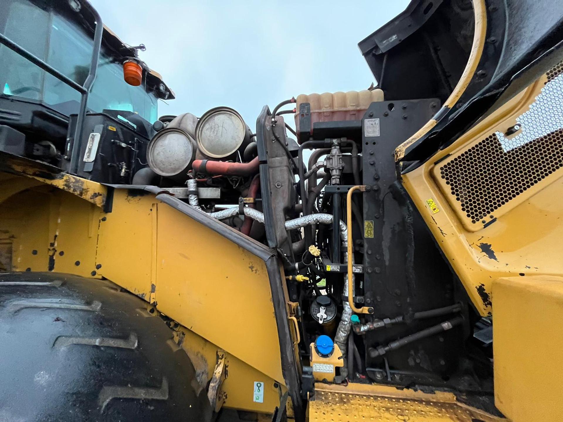 Foto 15 van Cat 972M XE