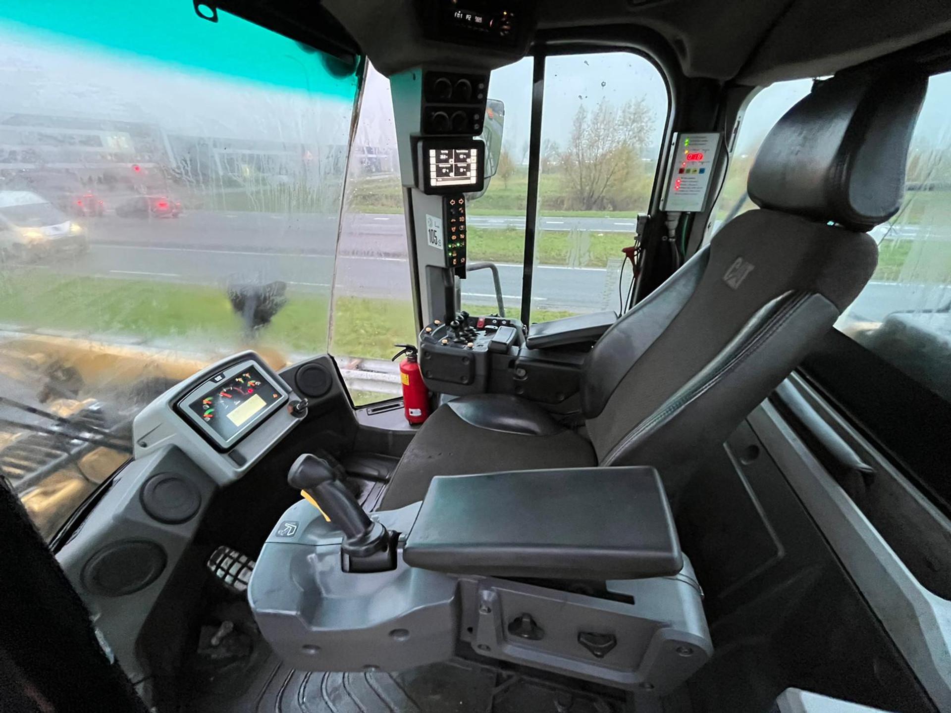 Foto 18 van Cat 972M XE