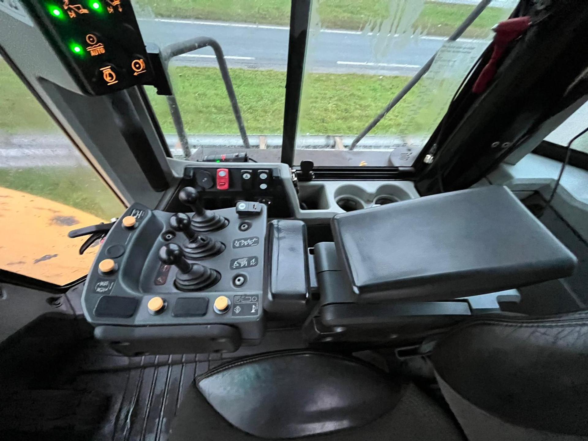 Foto 20 van Cat 972M XE