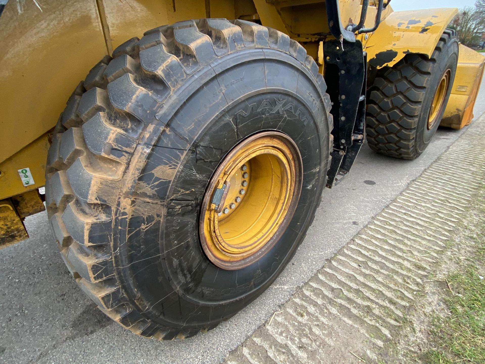 Foto 11 van Cat 972M XE | New tires