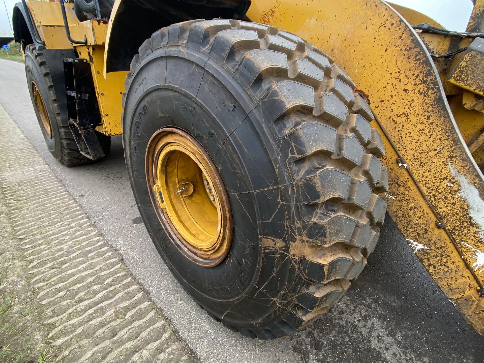 Foto 12 van Cat 972M XE | New tires