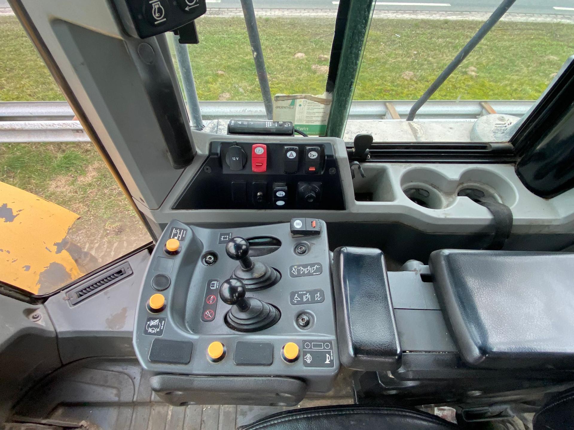 Foto 16 van Cat 972M XE | New tires