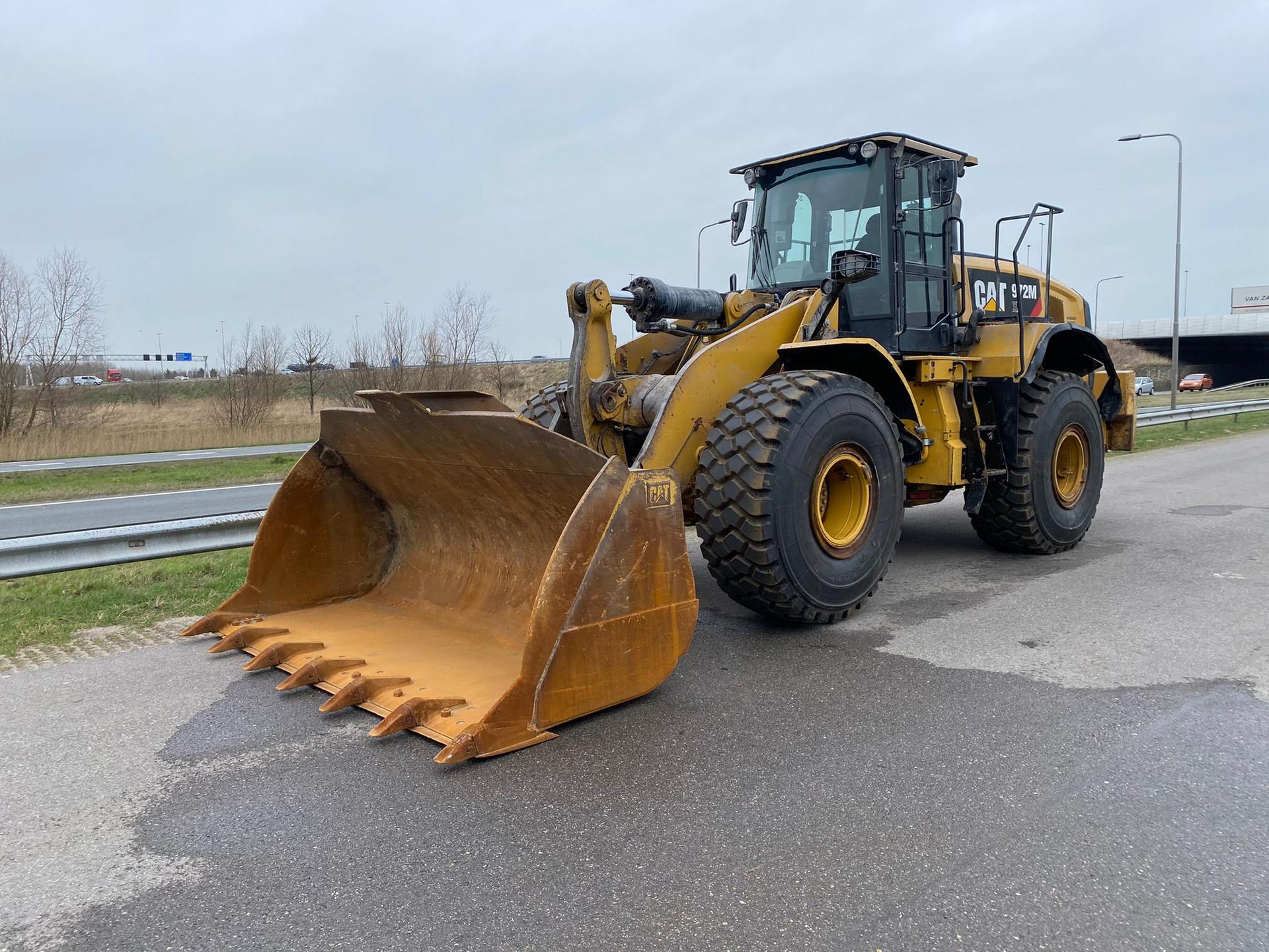 Foto 2 van Cat 972M XE | New tires