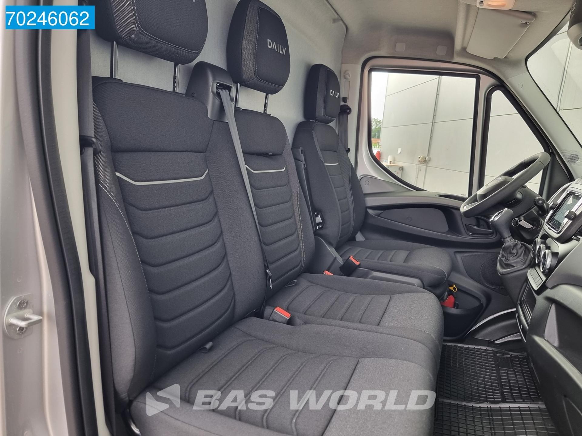 Foto 13 van Iveco Daily 35S18 3.0L Automaat L3H2 ACC Navi LED Camera Trekhaak Airco Trekhaak