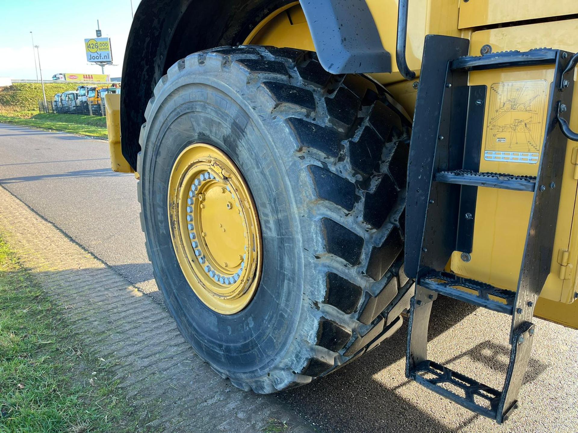 Foto 12 van Cat 982M