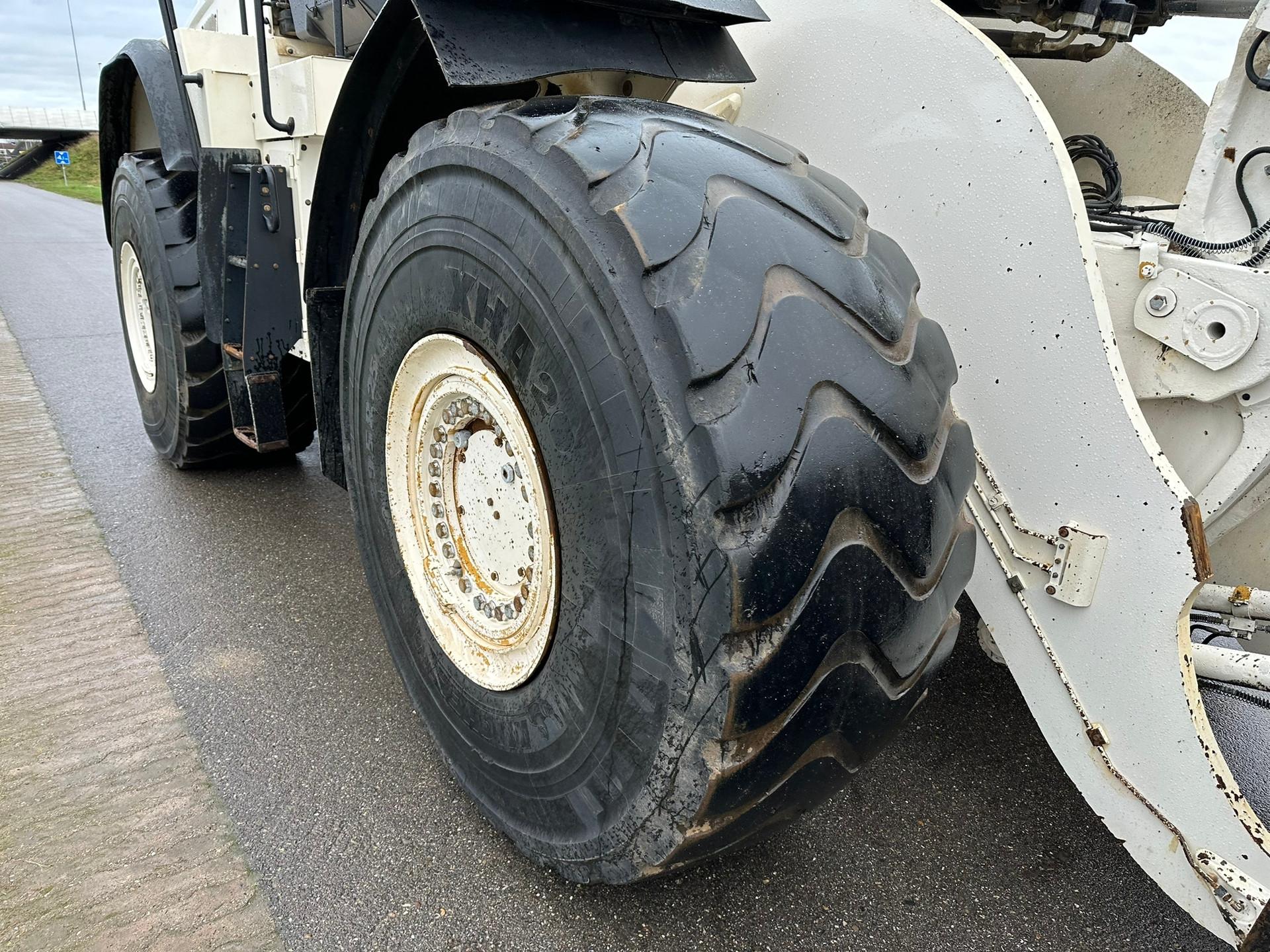 Foto 11 van Cat 980M