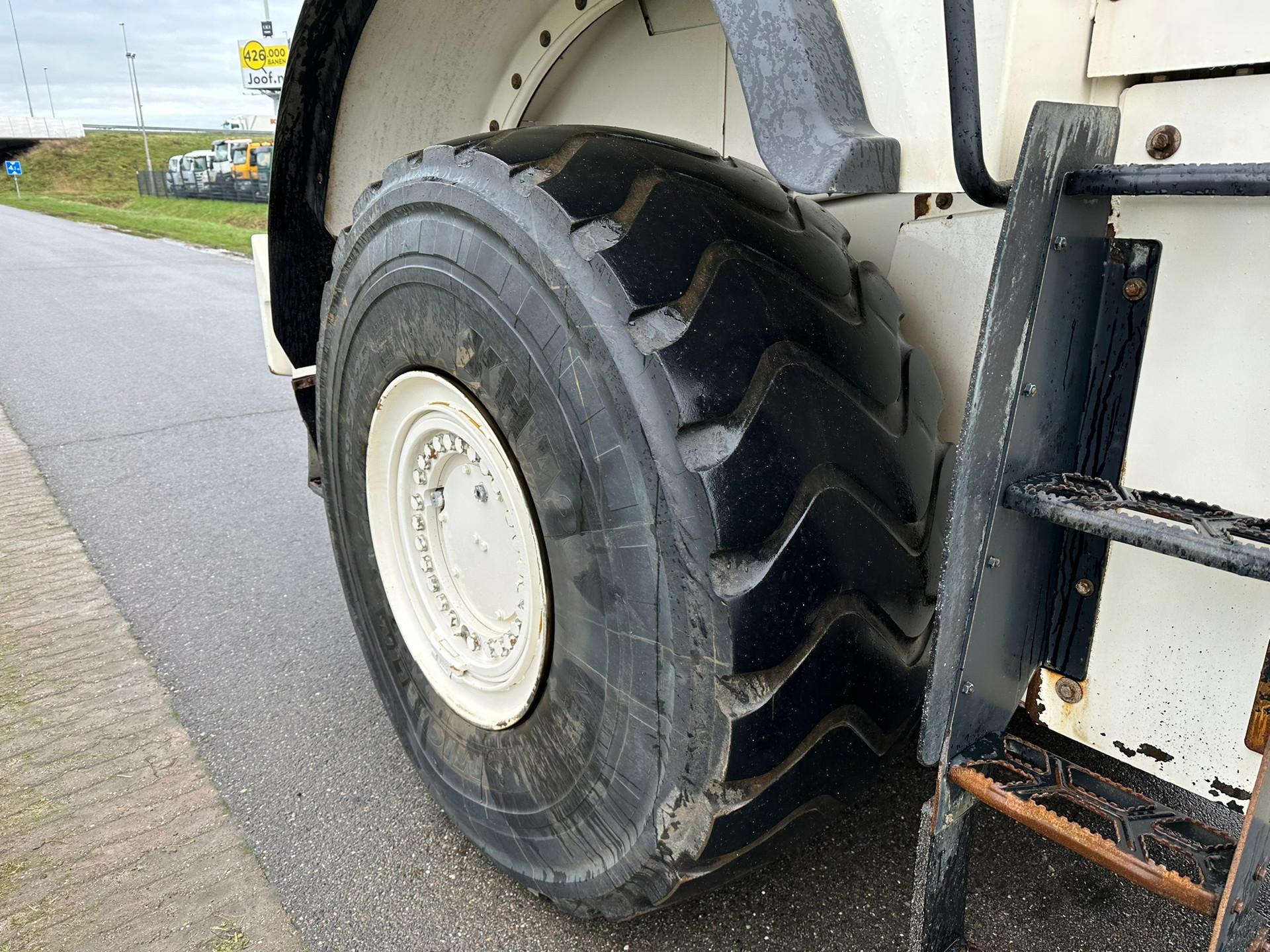Foto 12 van Cat 980M