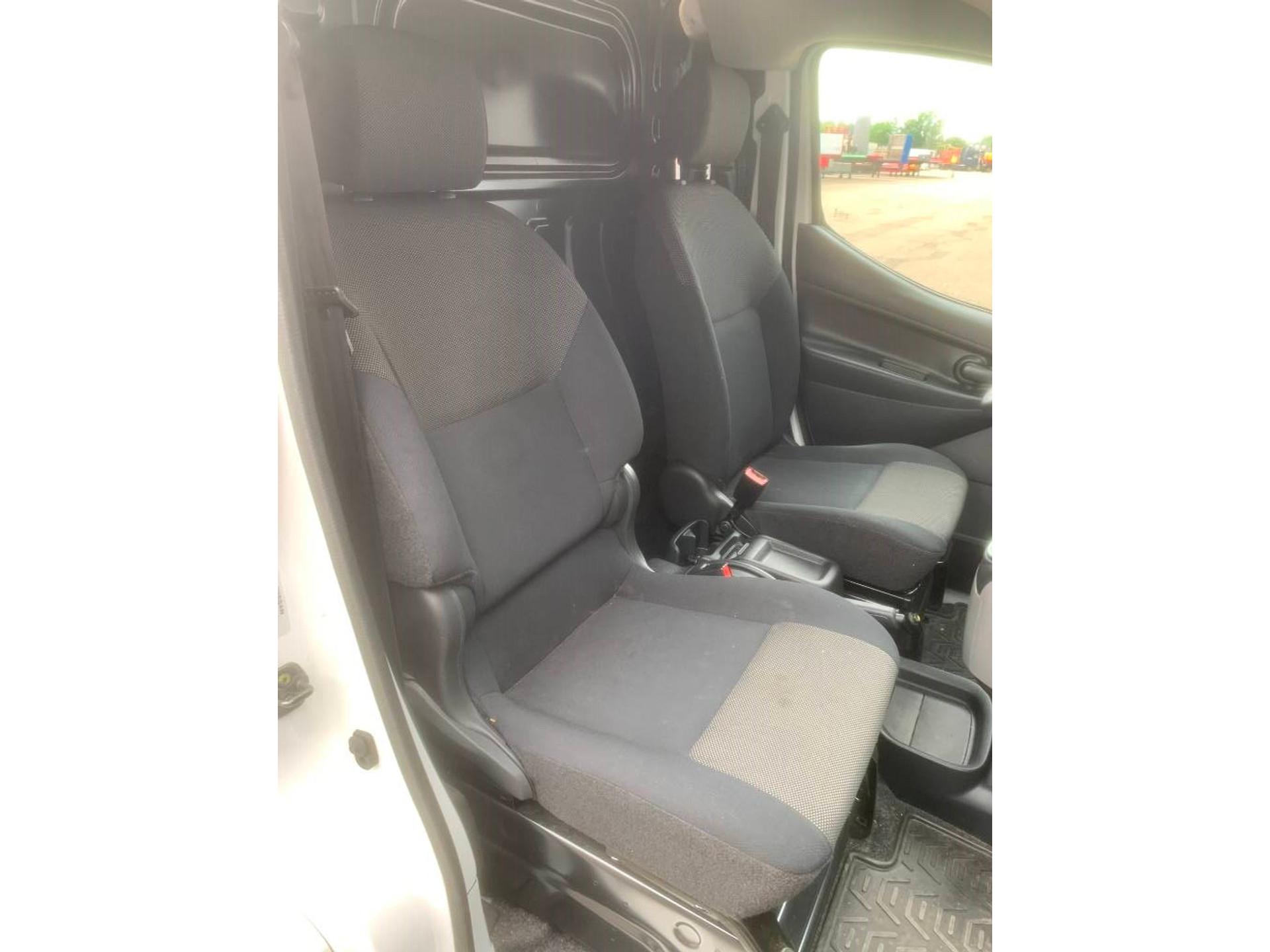 Foto 21 van Nissan E-NV 200