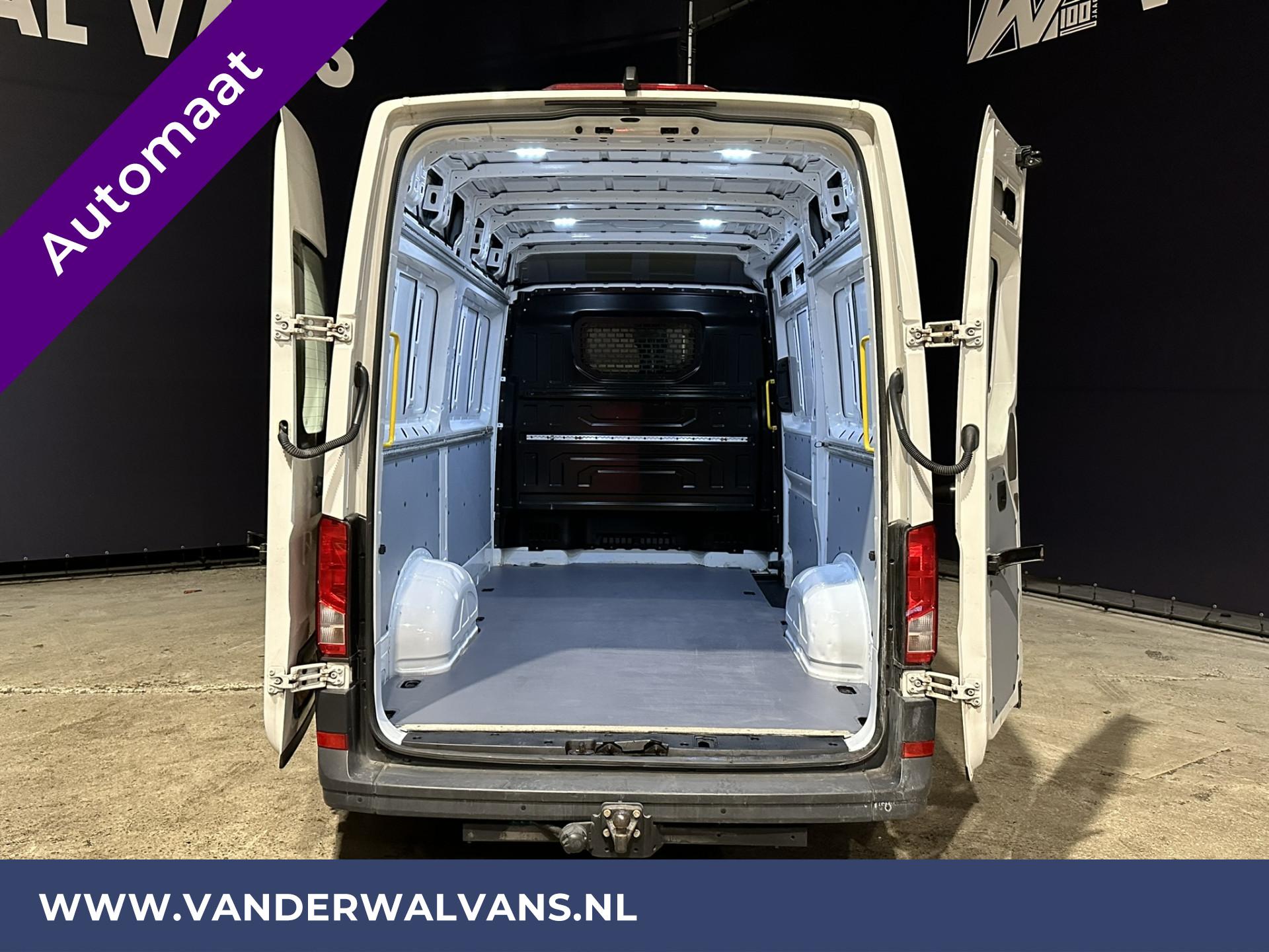 Foto 4 van Volkswagen Crafter 2.0 TDI 140pk DSG Automaat L3H3 L2H2 Euro6 Airco | Camera