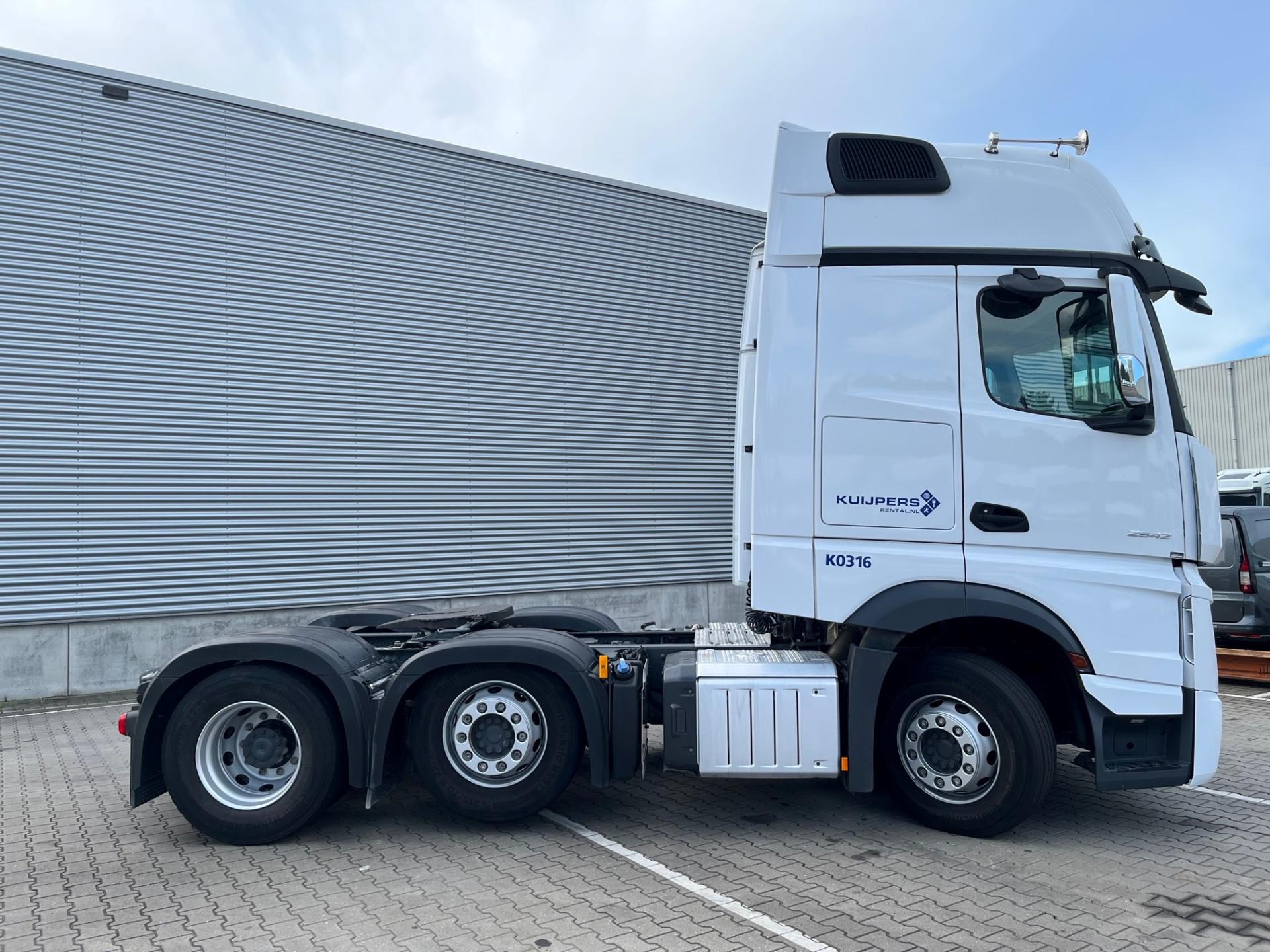 Foto 4 van Mercedes-Benz Actros 2542 Gigaspace