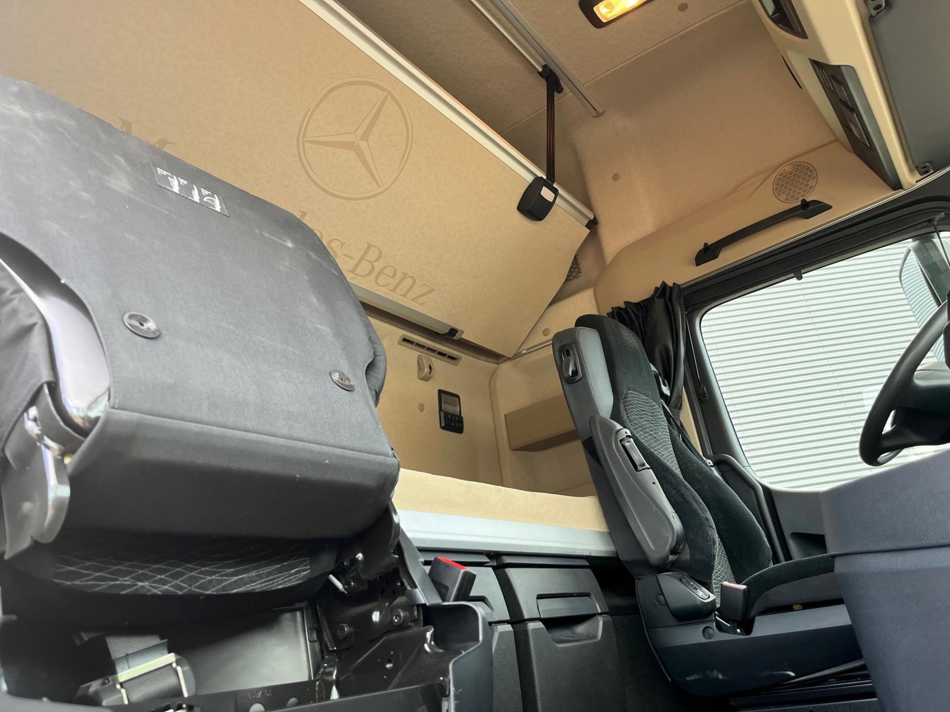 Foto 9 van Mercedes-Benz Actros 2542 Gigaspace