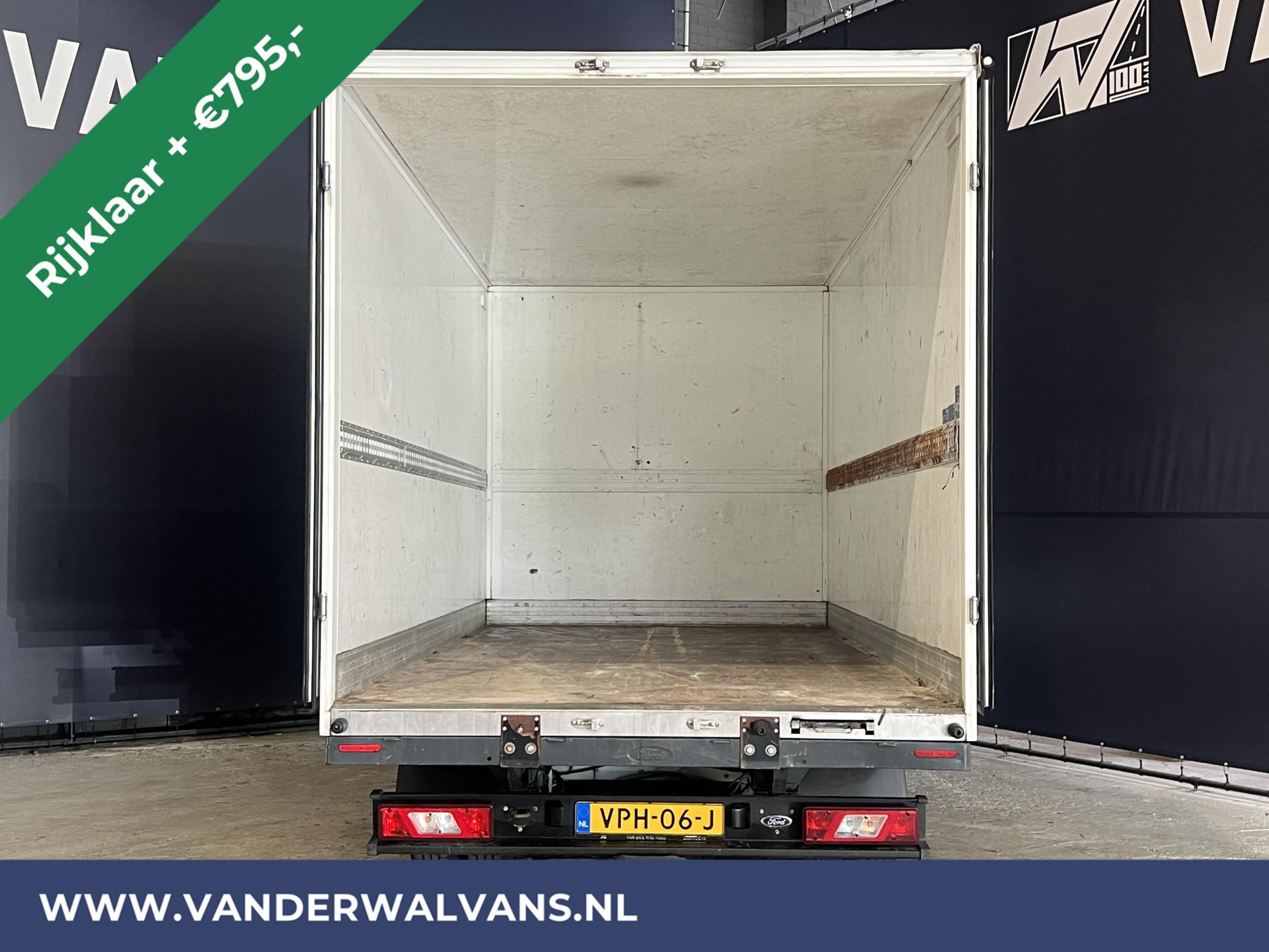 Foto 3 van Ford Transit 2.0 TDCI 130pk Bakwagen Deuren Trekhaak 2800kg *RIJKLAAR* | Airco |