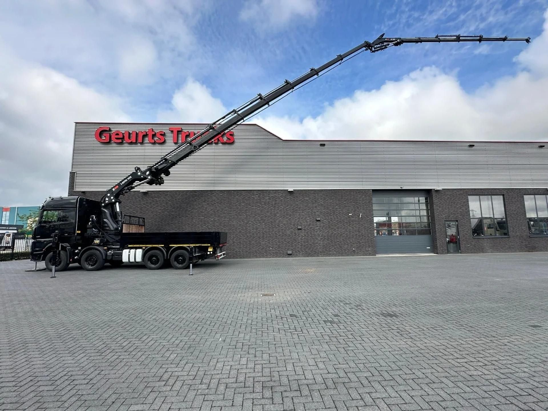 Foto 1 van Mercedes-Benz Arocs 3251 8X4 + HIAB 1058 E-8 + JIB 150X-6 JDC KRAAN/KRAN/CRANE/GRUA