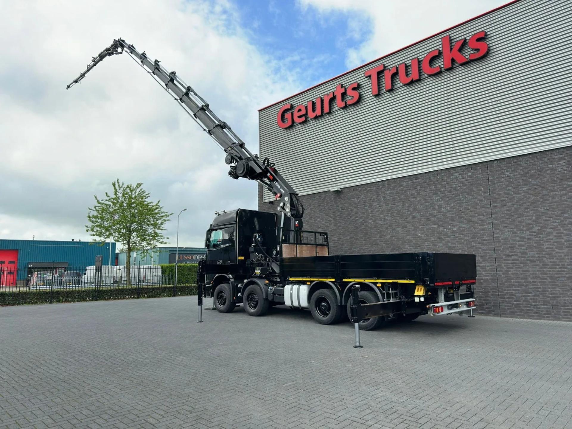 Foto 16 van Mercedes-Benz Arocs 3251 8X4 + HIAB 1058 E-8 + JIB 150X-6 JDC KRAAN/KRAN/CRANE/GRUA