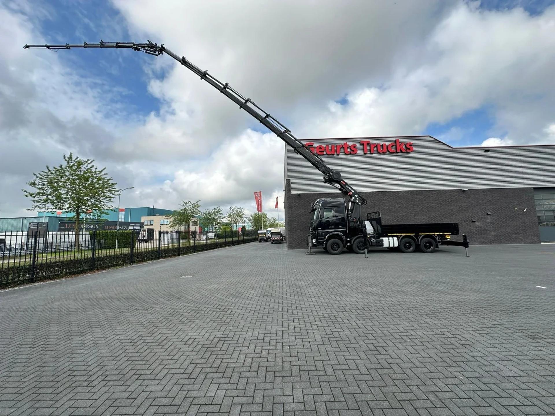 Foto 5 van Mercedes-Benz Arocs 3251 8X4 + HIAB 1058 E-8 + JIB 150X-6 JDC KRAAN/KRAN/CRANE/GRUA